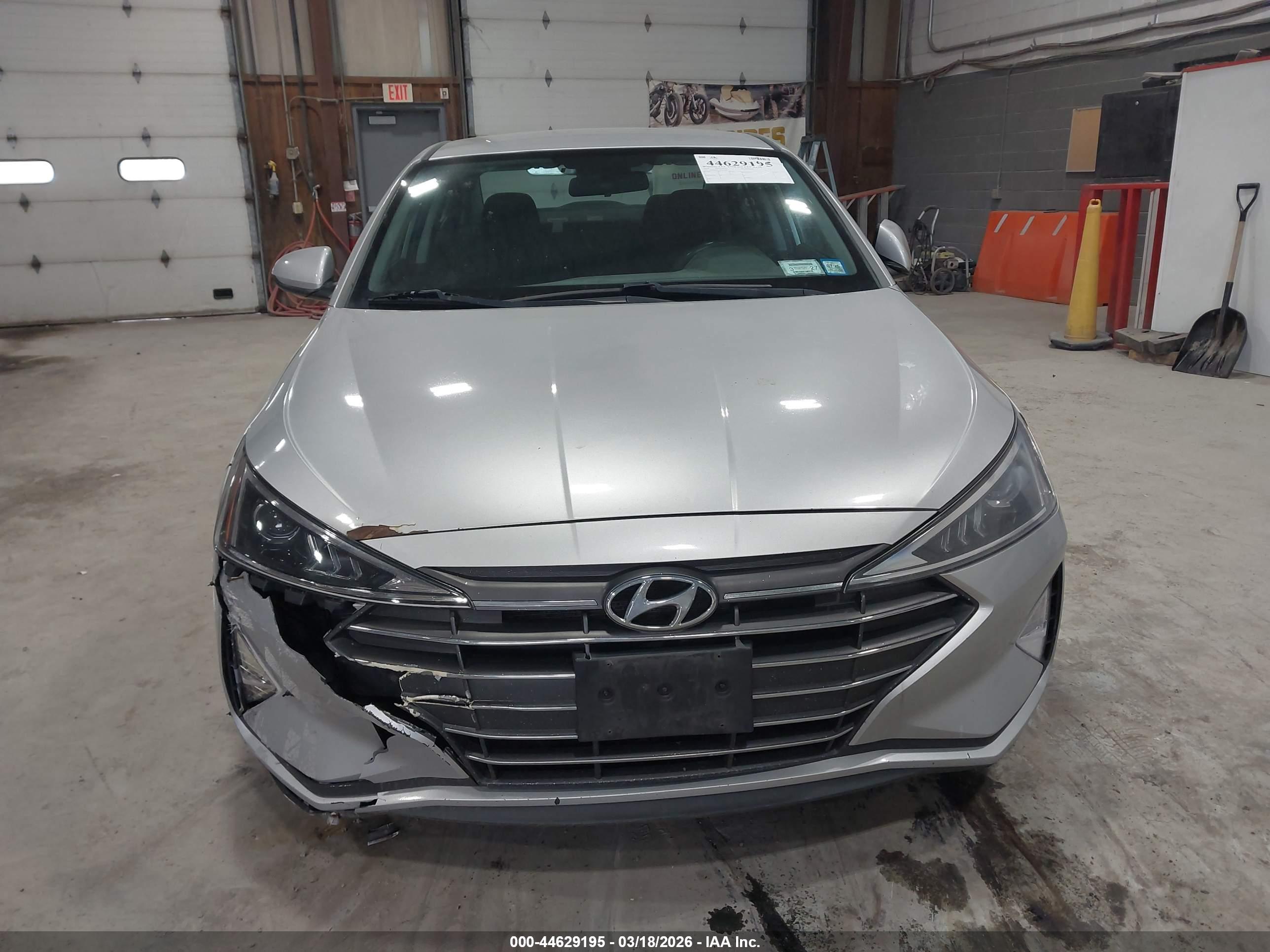 HYUNDAI ELANTRA image 6