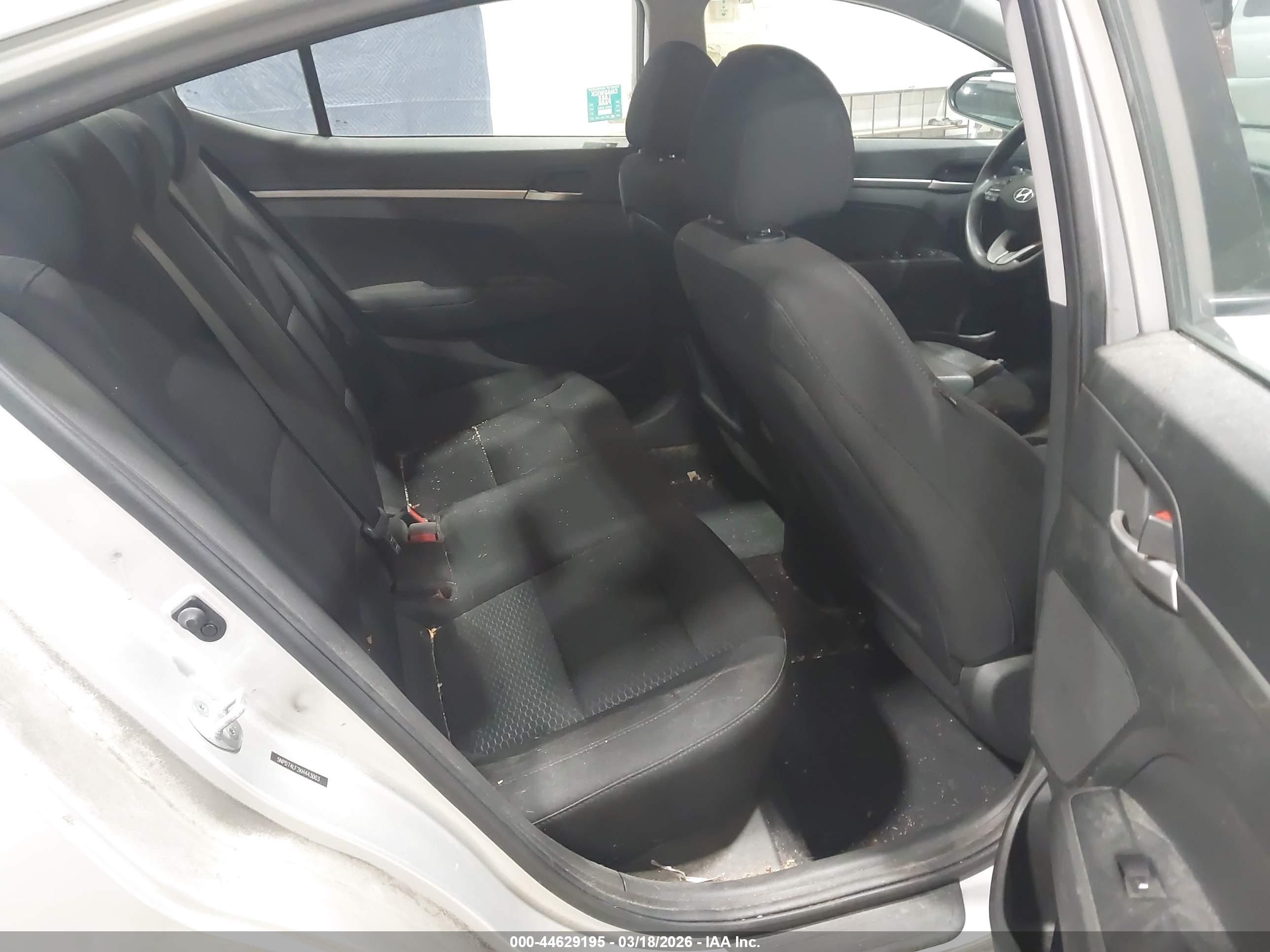 HYUNDAI ELANTRA image 8