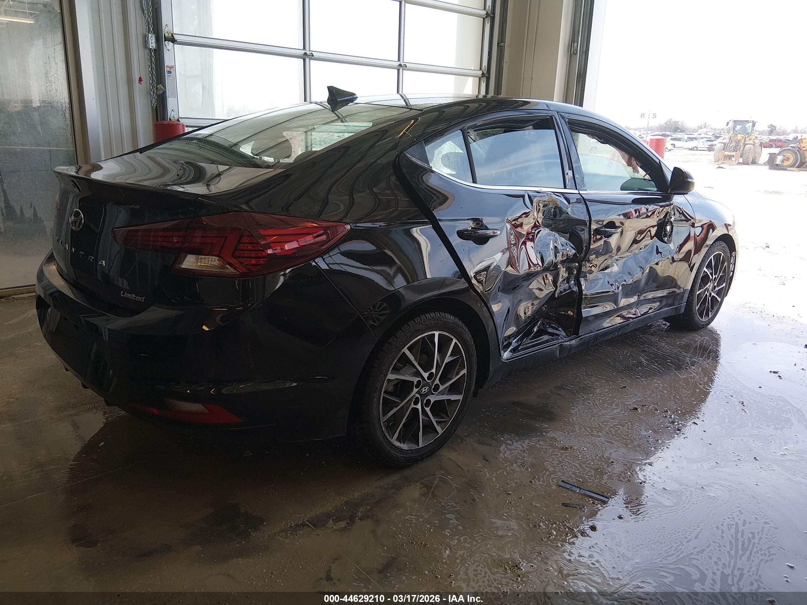 HYUNDAI ELANTRA image 4