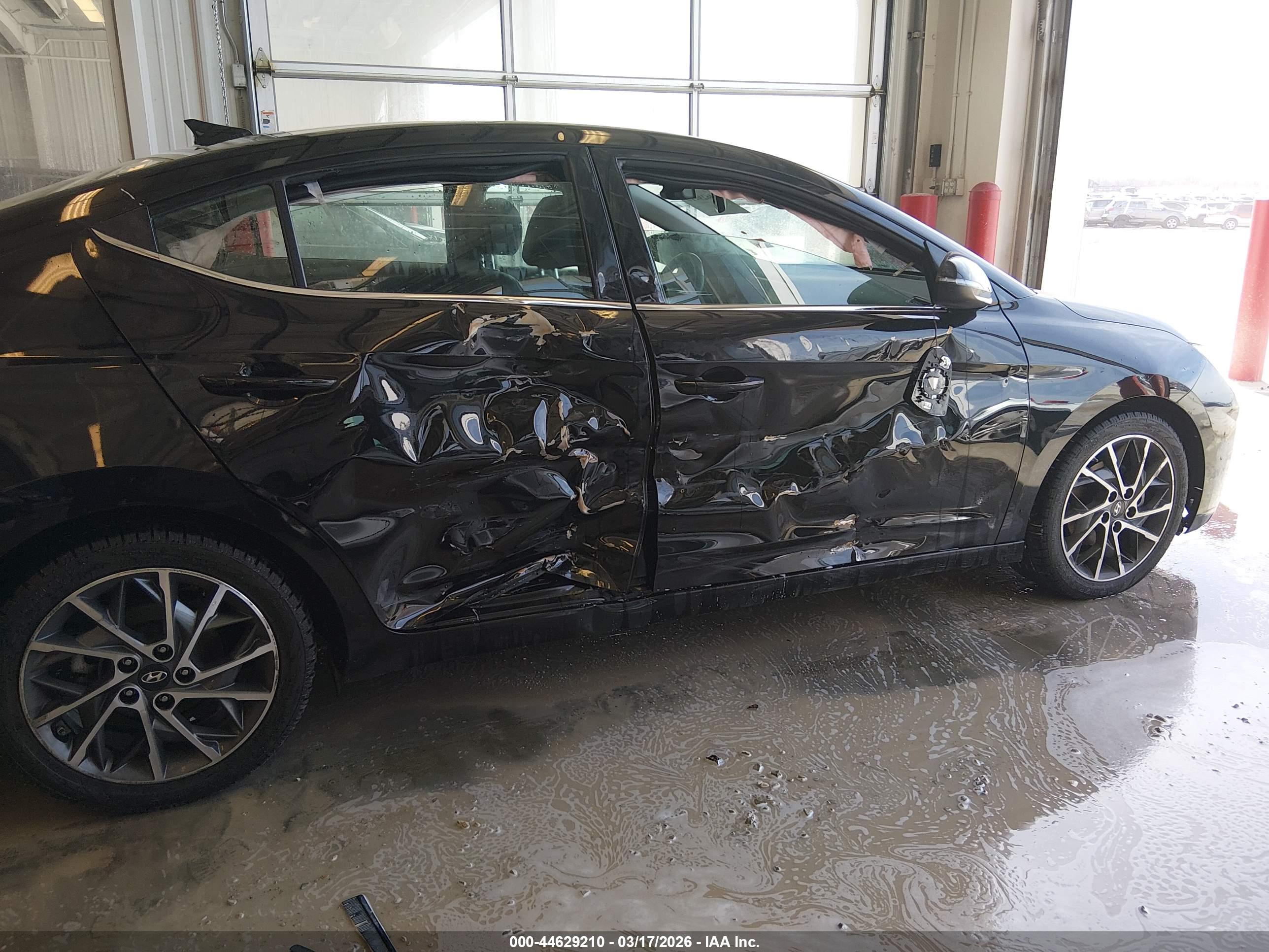 HYUNDAI ELANTRA image 6
