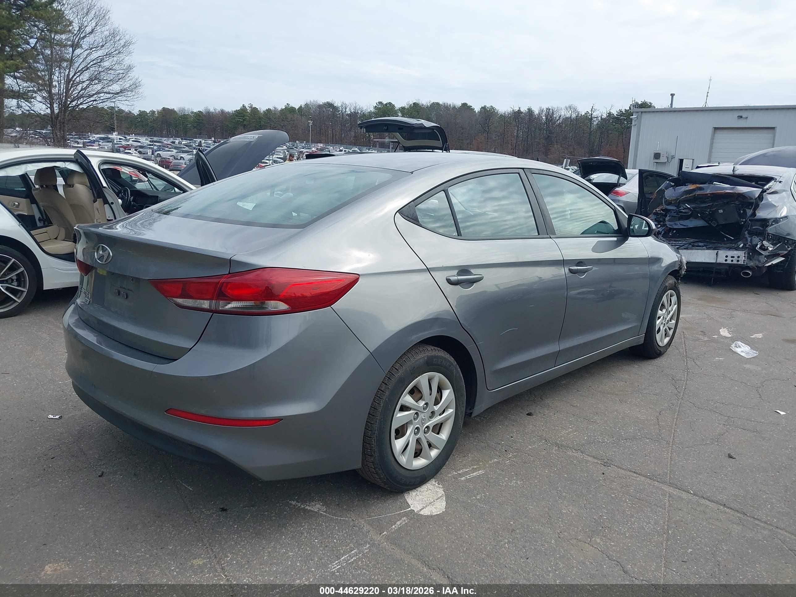 HYUNDAI ELANTRA image 4