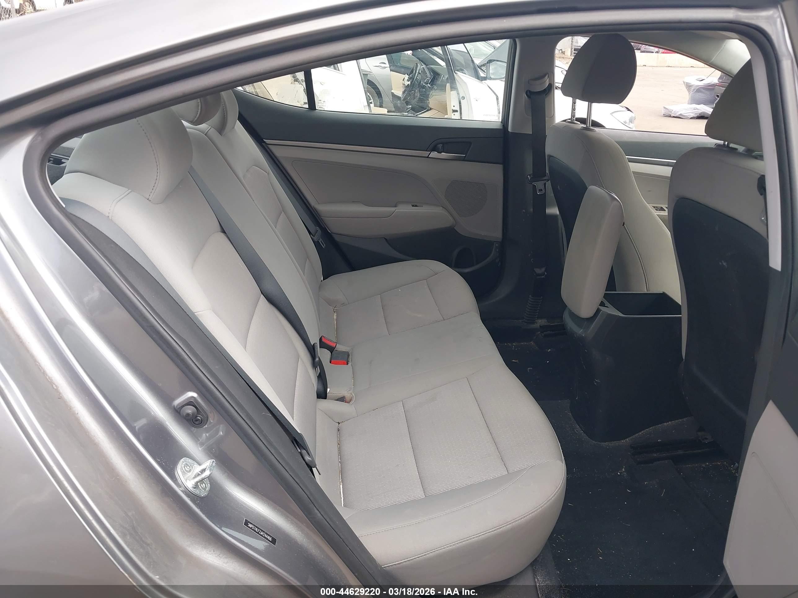 HYUNDAI ELANTRA image 8