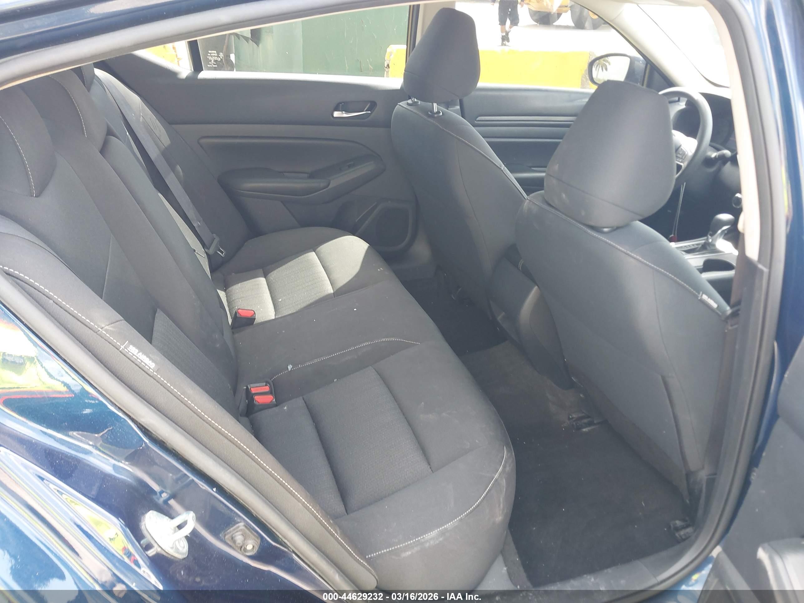 NISSAN ALTIMA image 8