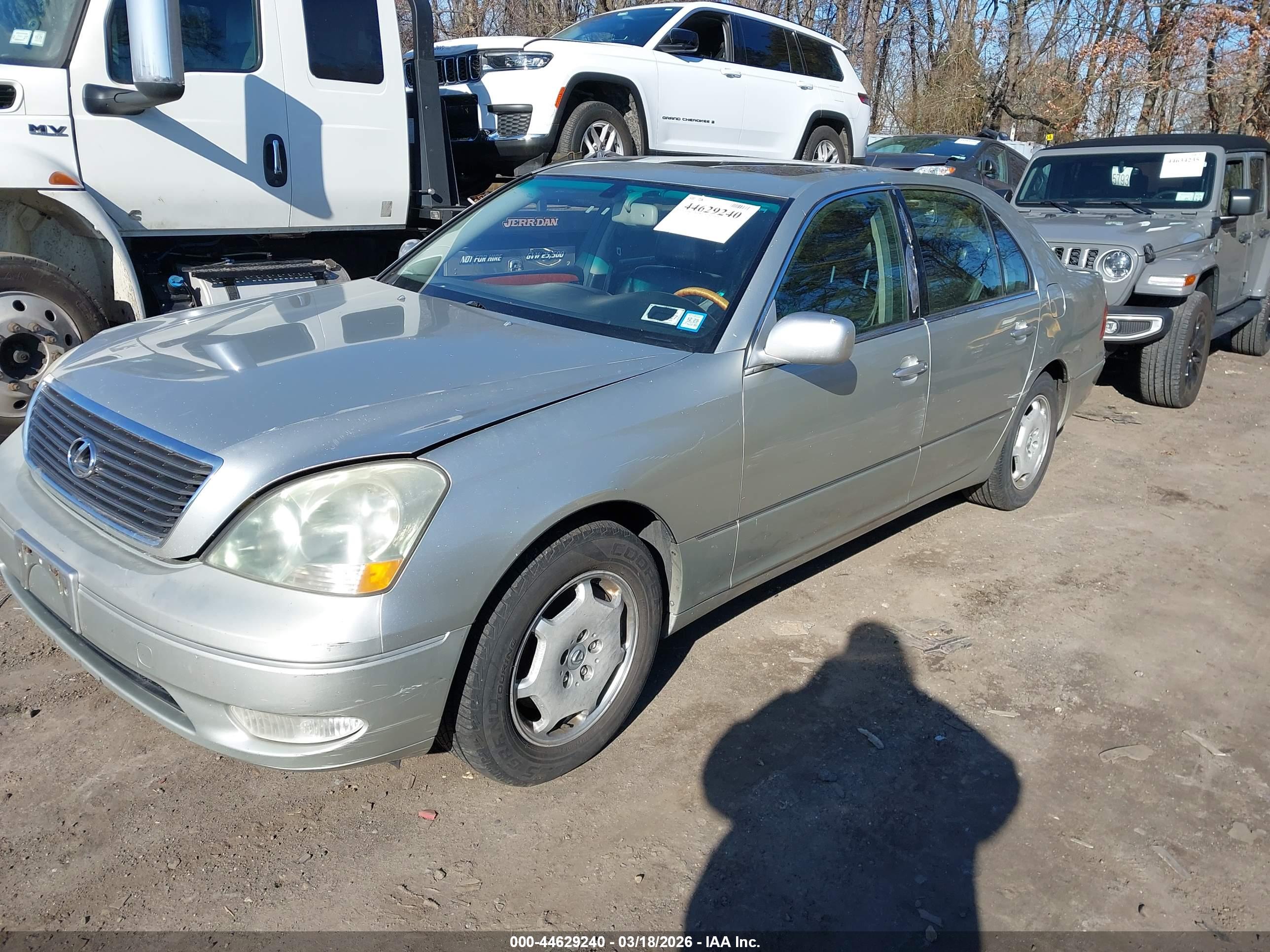 LEXUS LS image 2