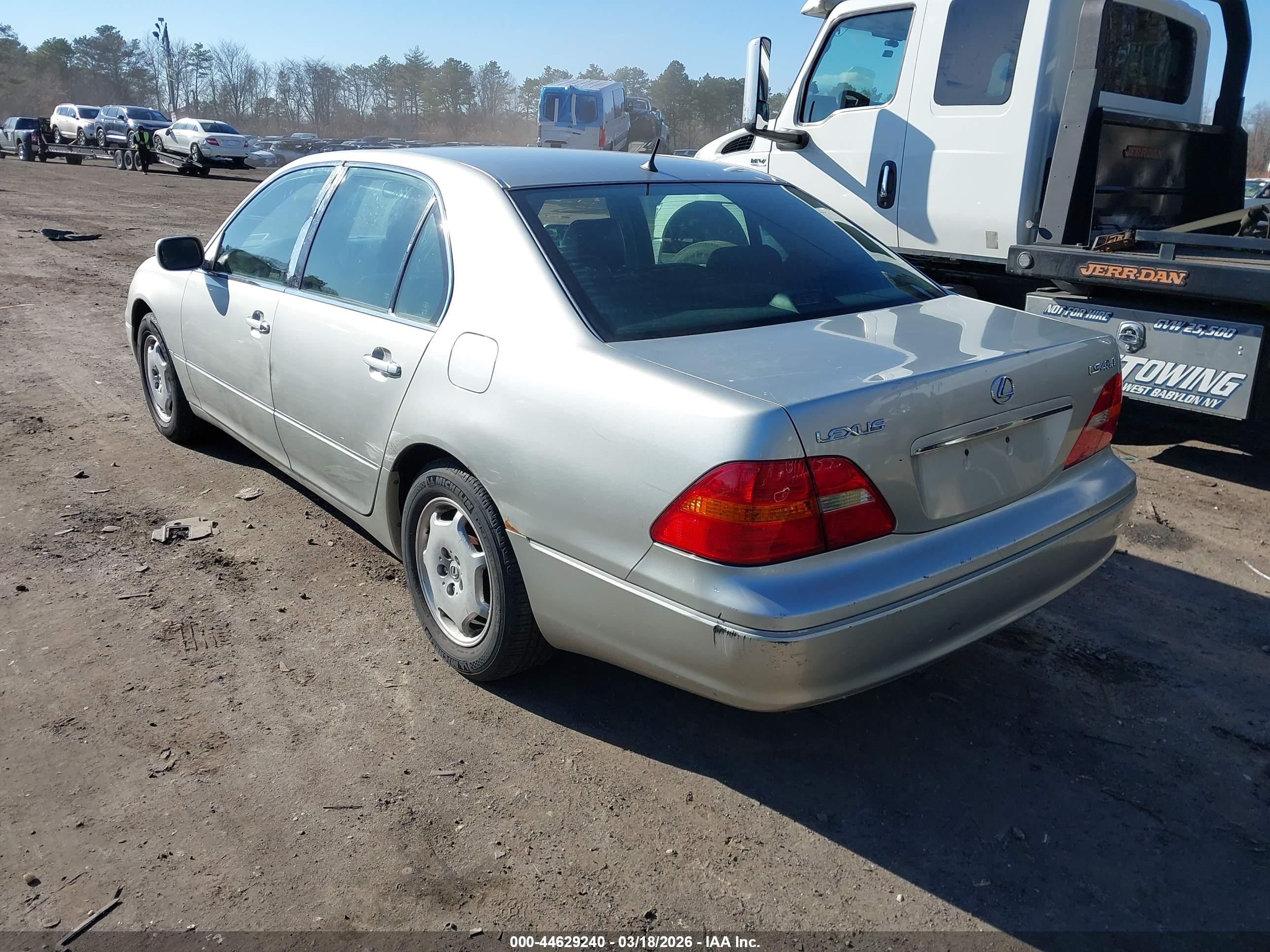 LEXUS LS image 3