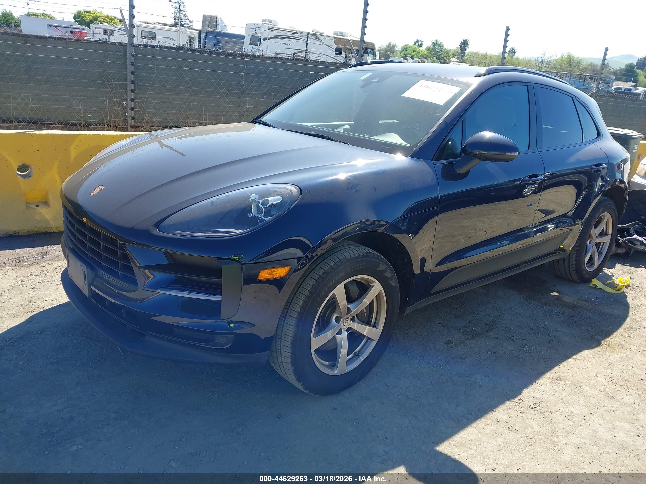 PORSCHE MACAN image 2