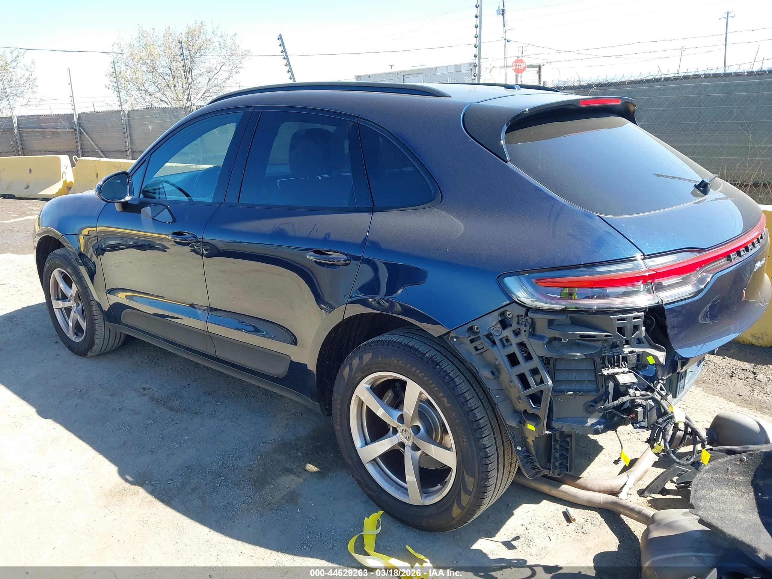 PORSCHE MACAN image 3