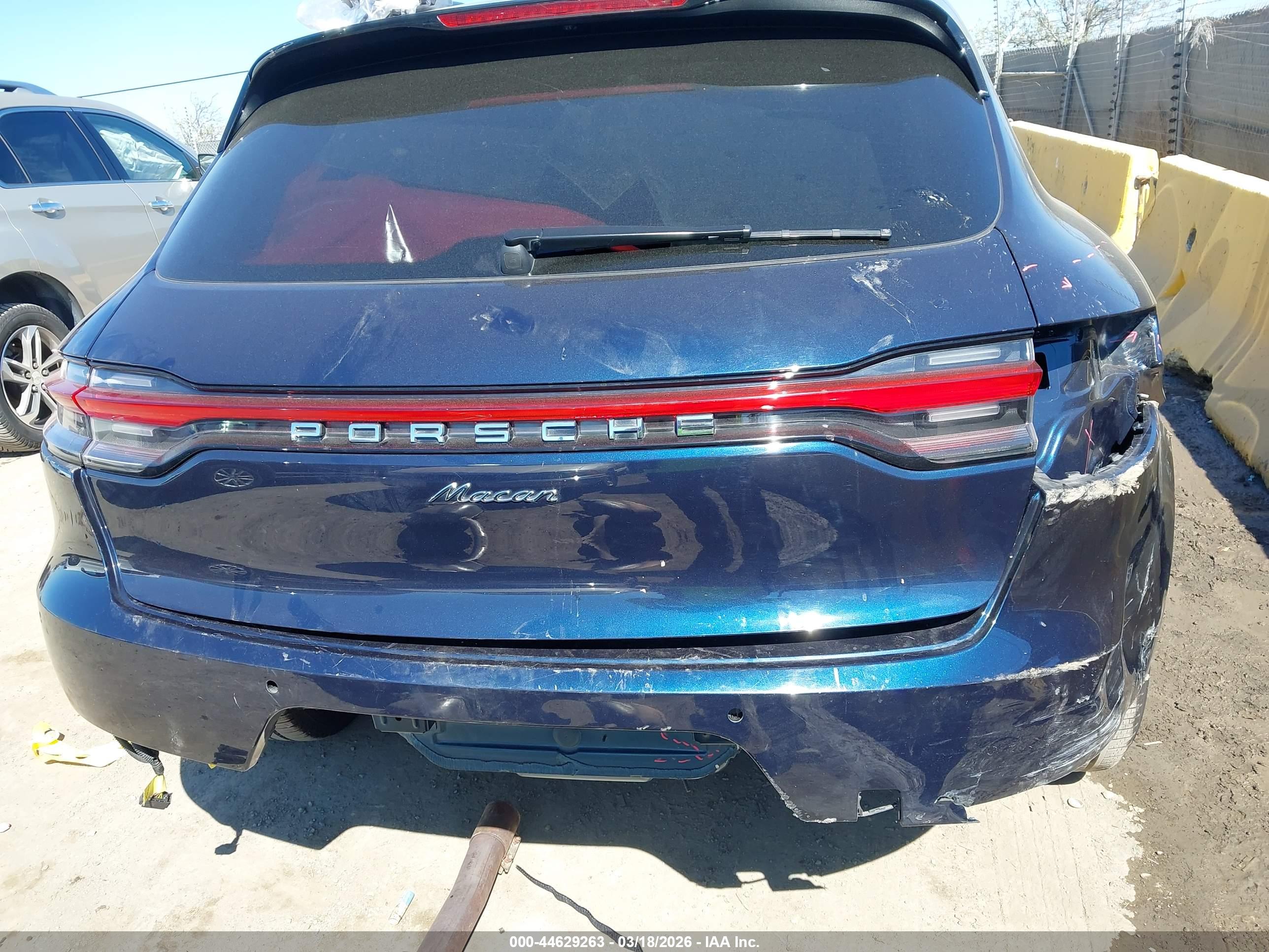 PORSCHE MACAN image 6
