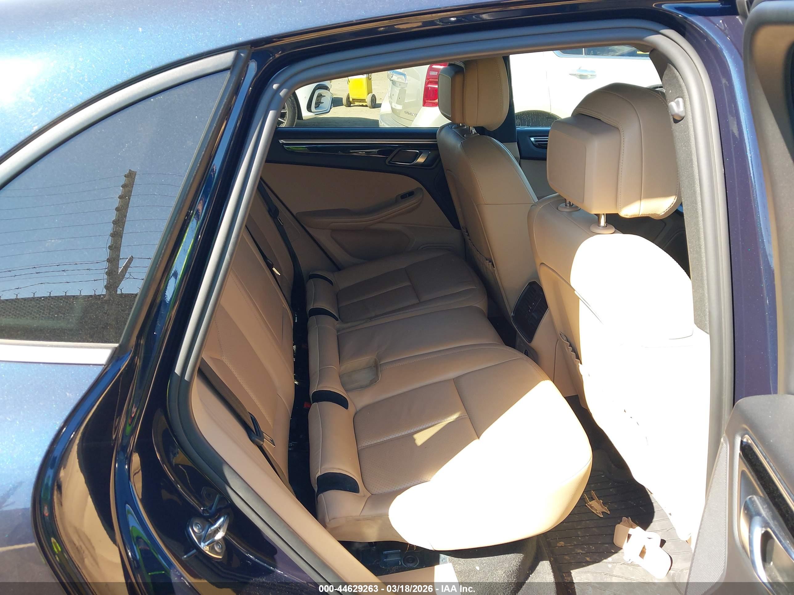 PORSCHE MACAN image 8
