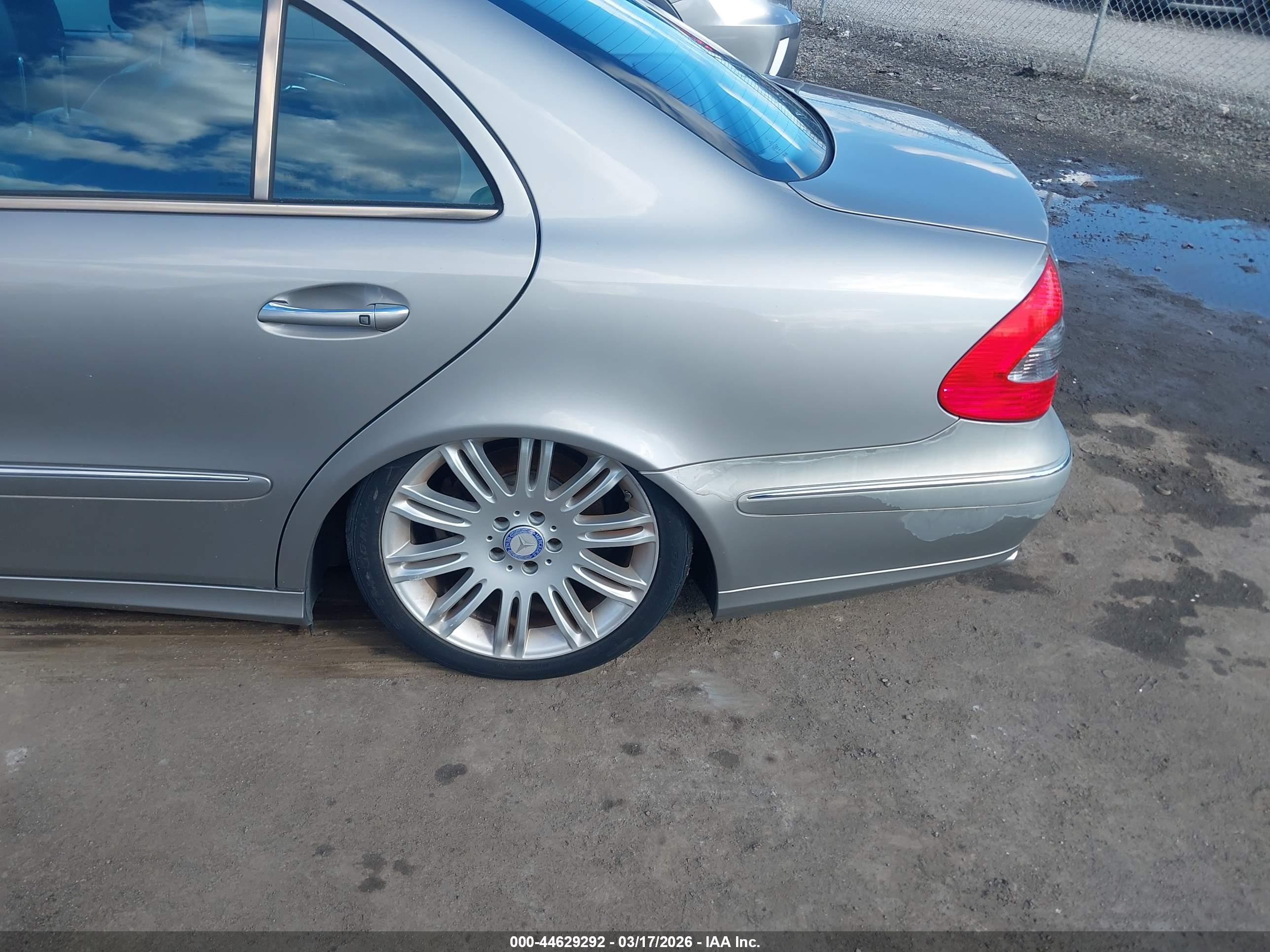 MERCEDES-BENZ E image 6