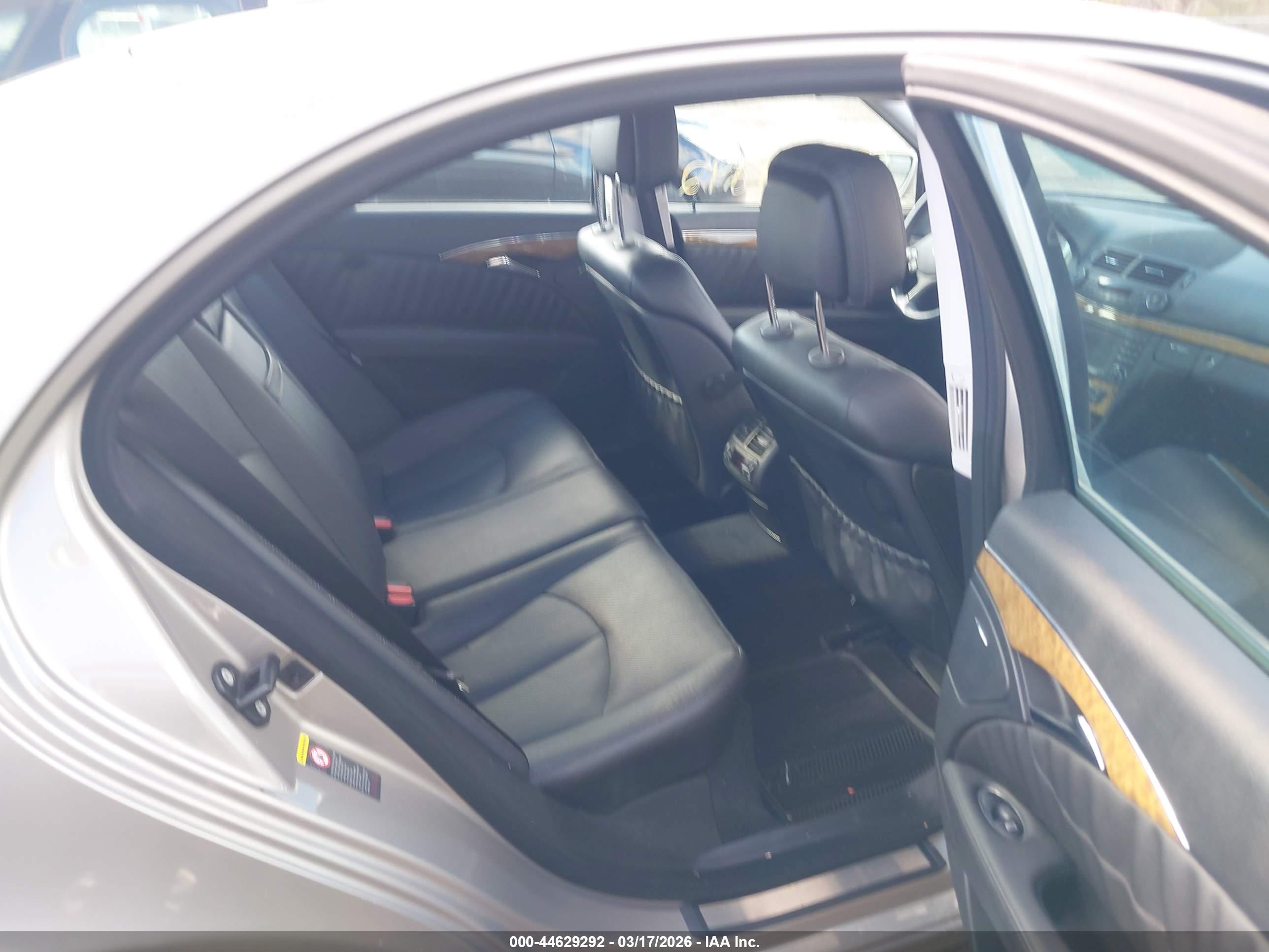 MERCEDES-BENZ E image 8