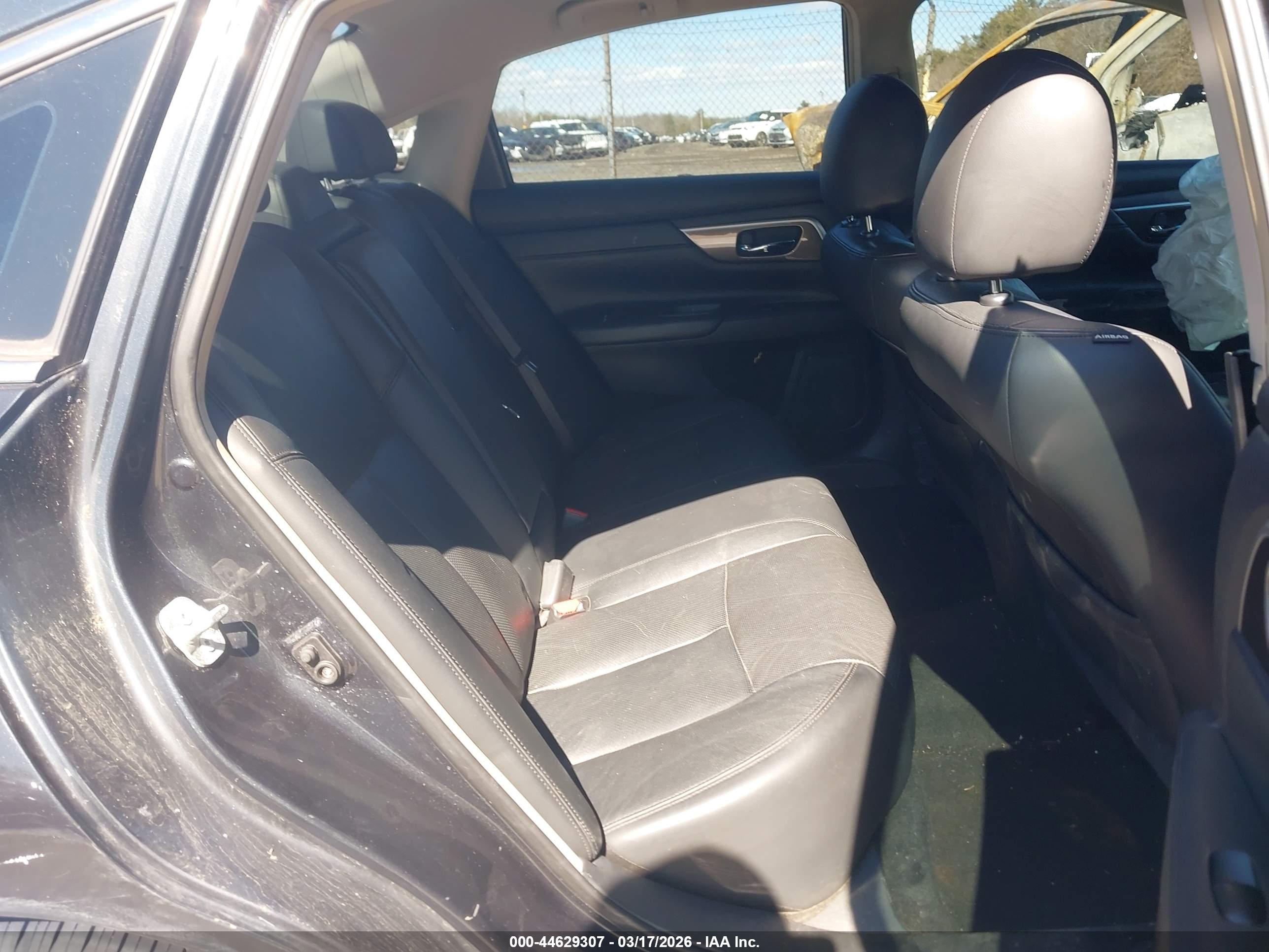 NISSAN ALTIMA image 8