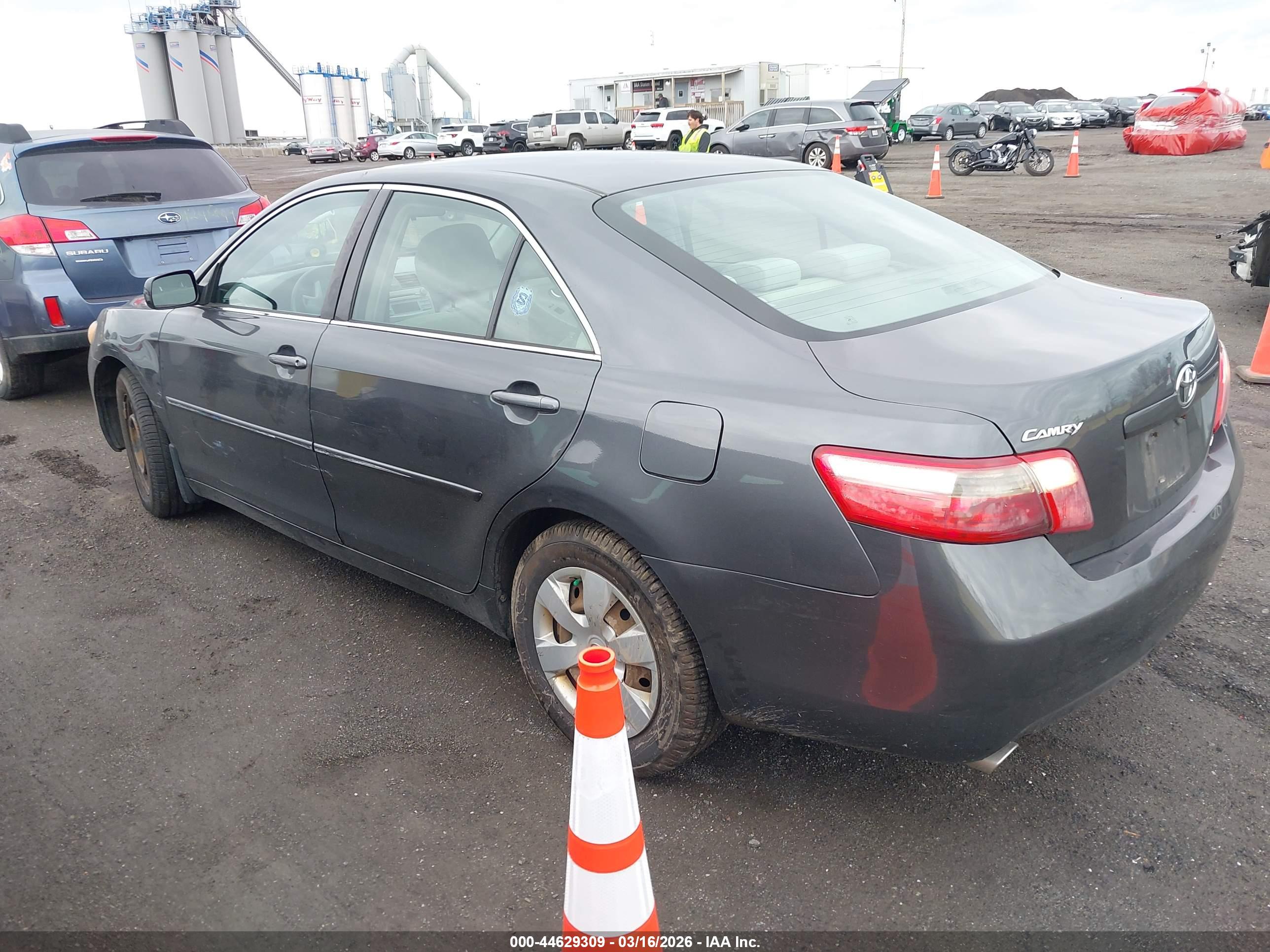 TOYOTA CAMRY image 3