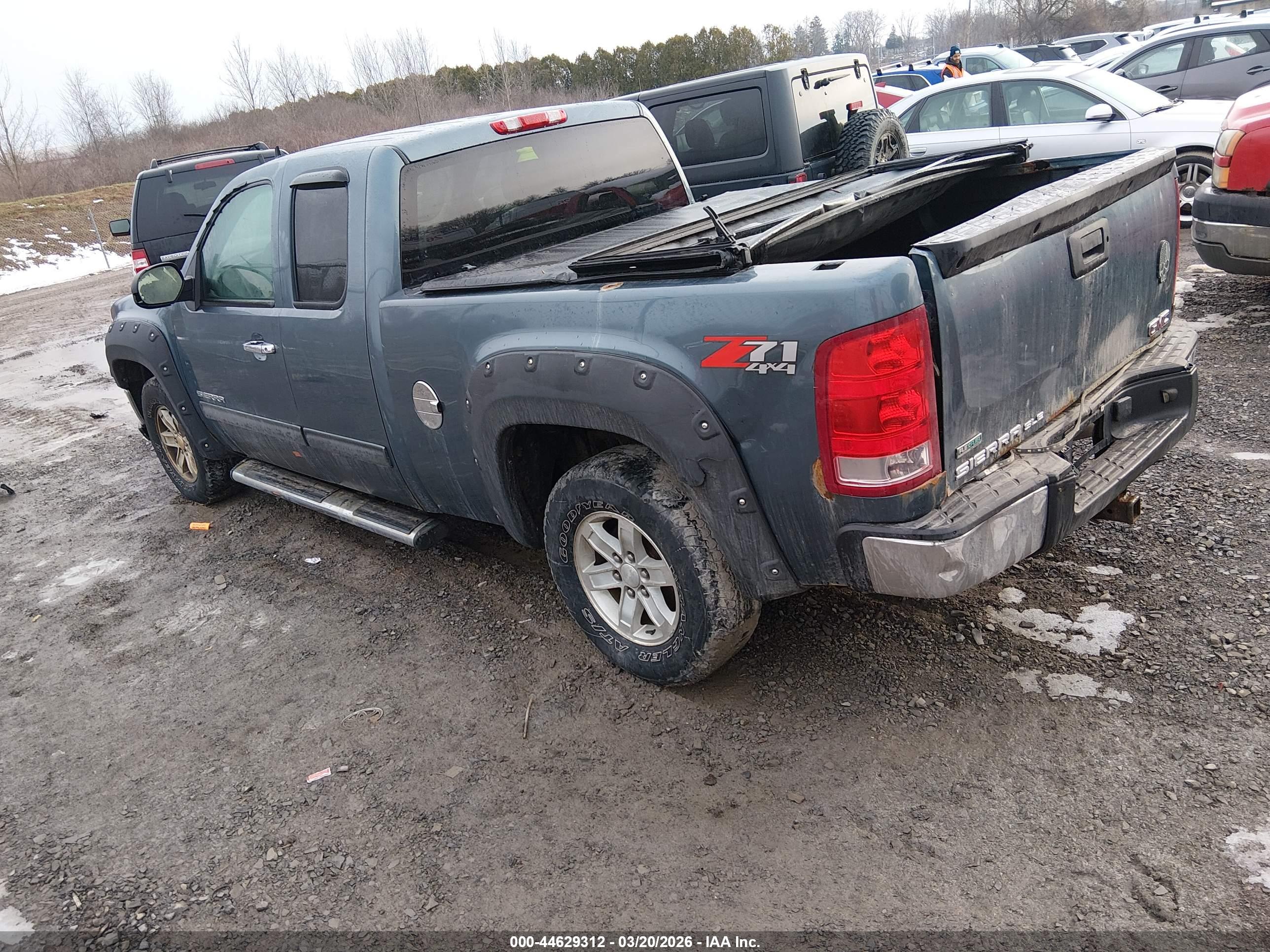 GMC SIERRA image 3