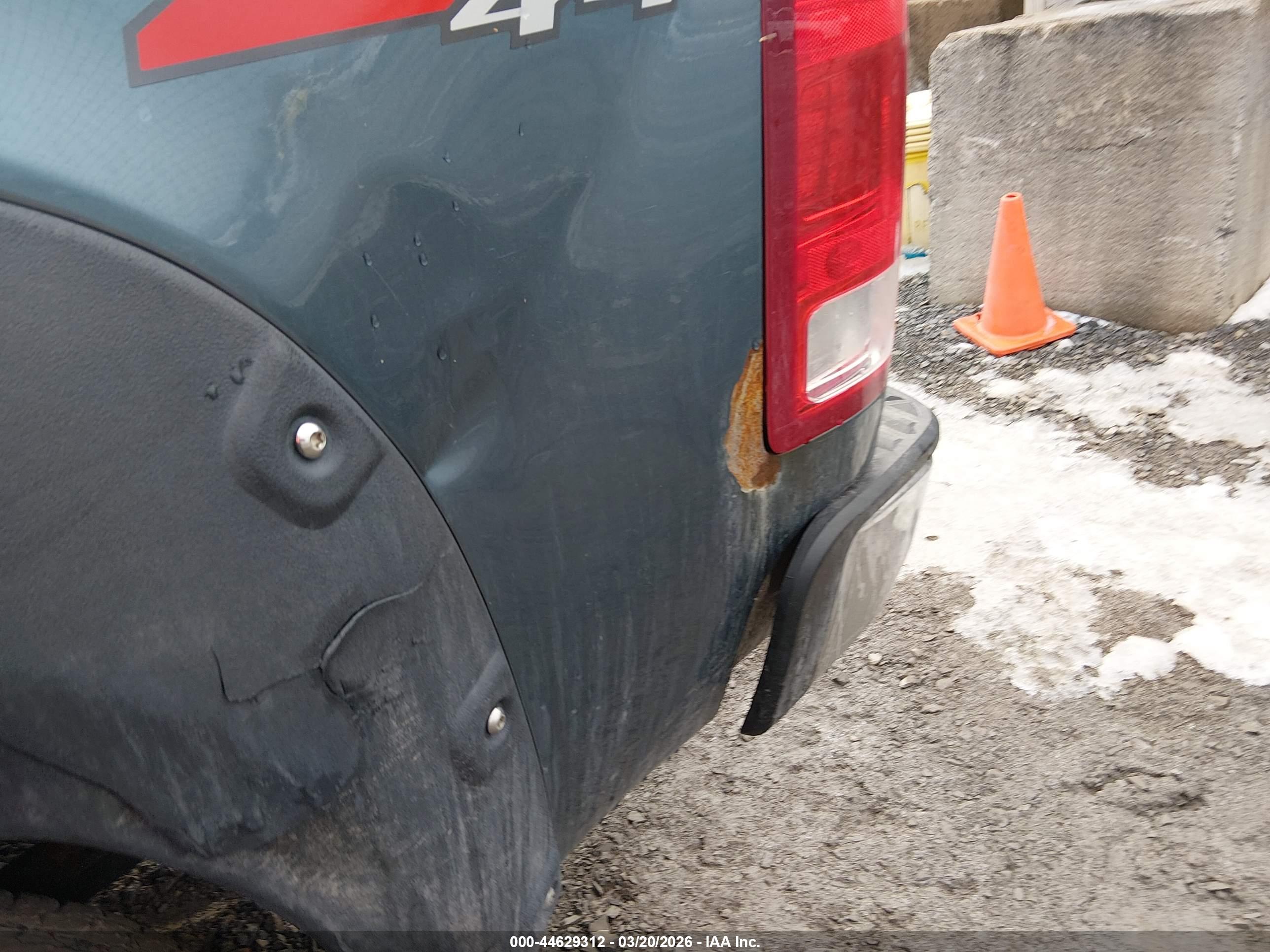 GMC SIERRA image 6