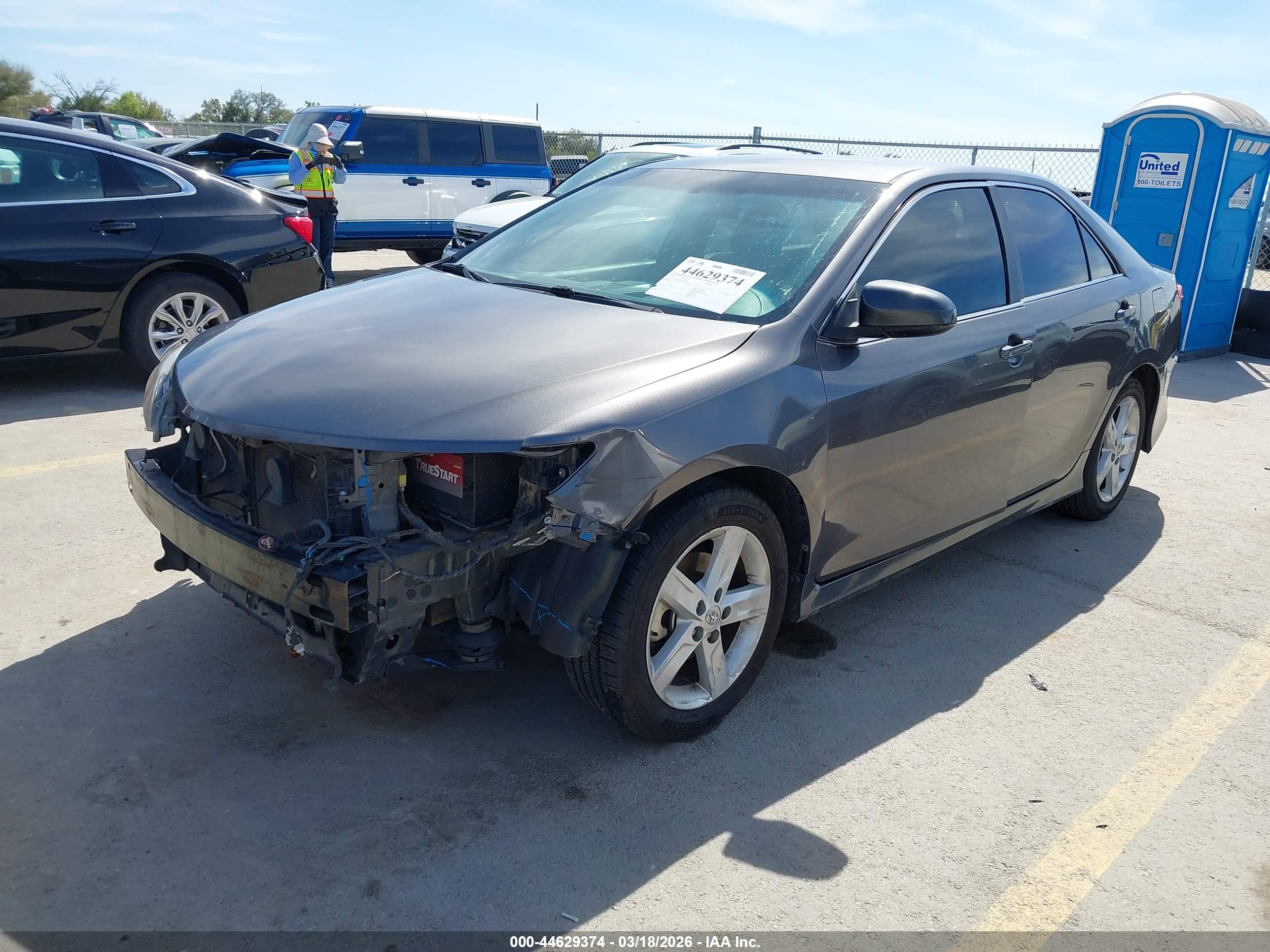 TOYOTA CAMRY image 2