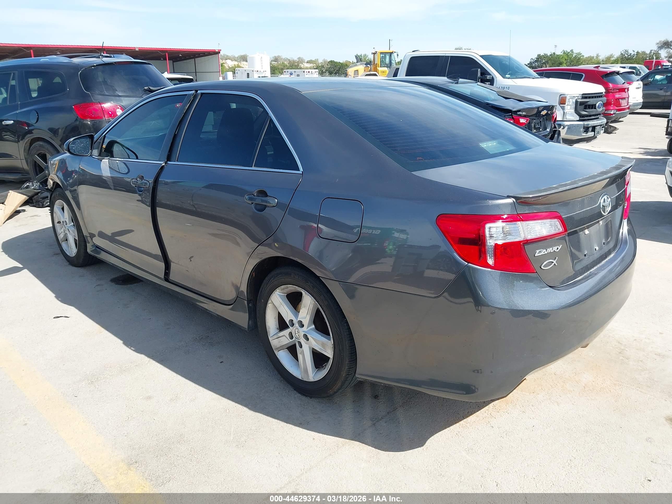 TOYOTA CAMRY image 3