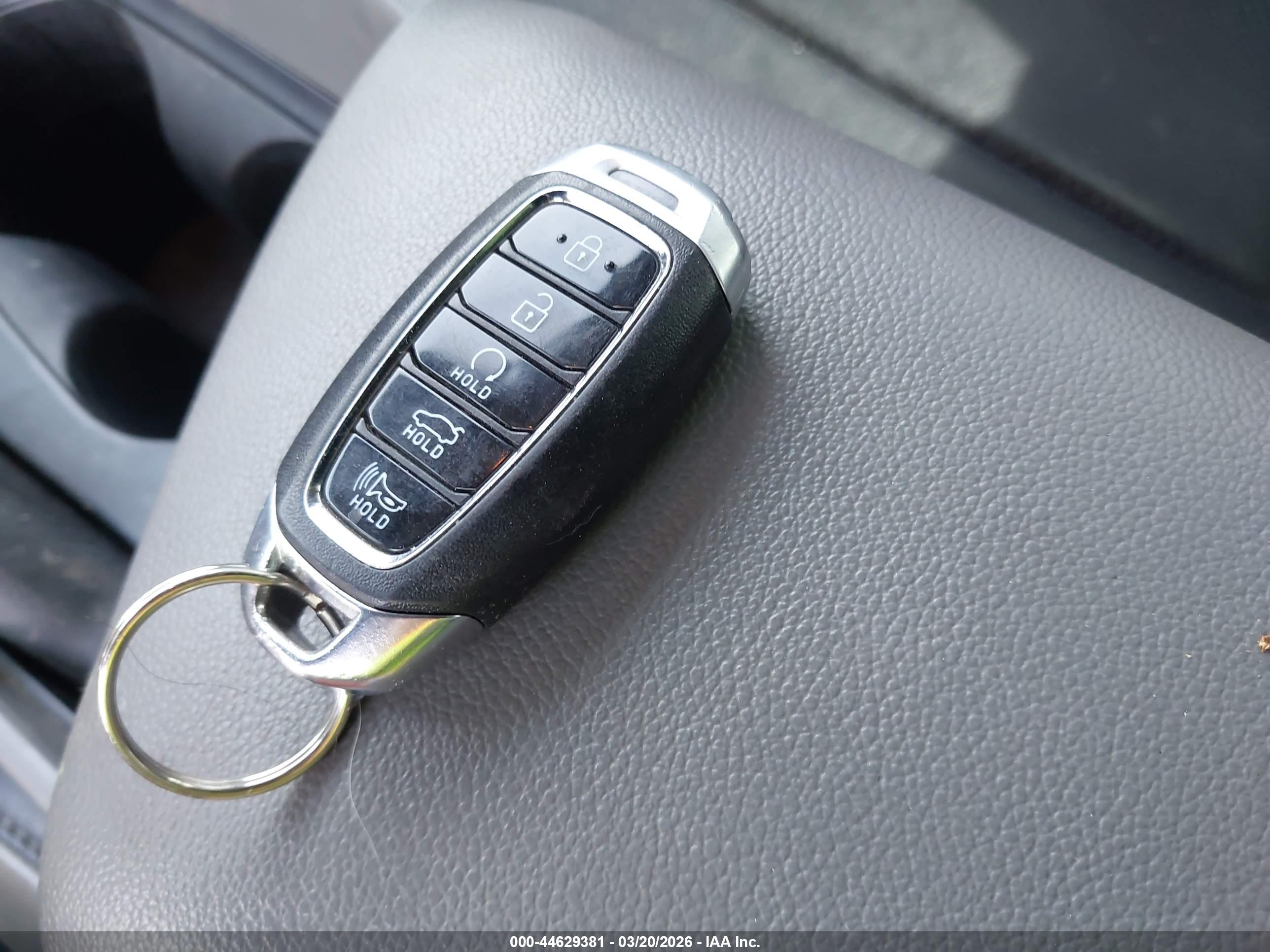 HYUNDAI ELANTRA image 11