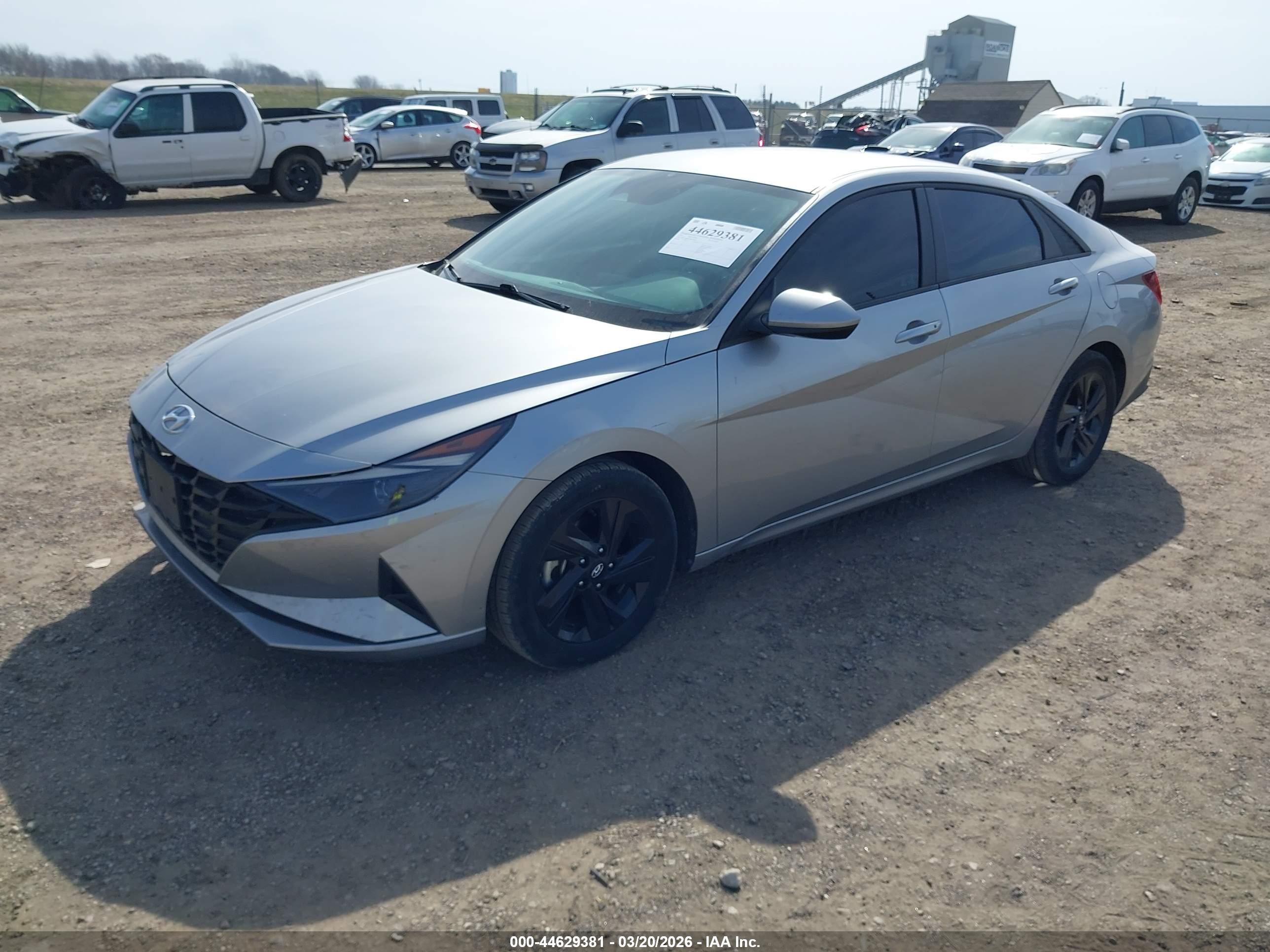 HYUNDAI ELANTRA image 2