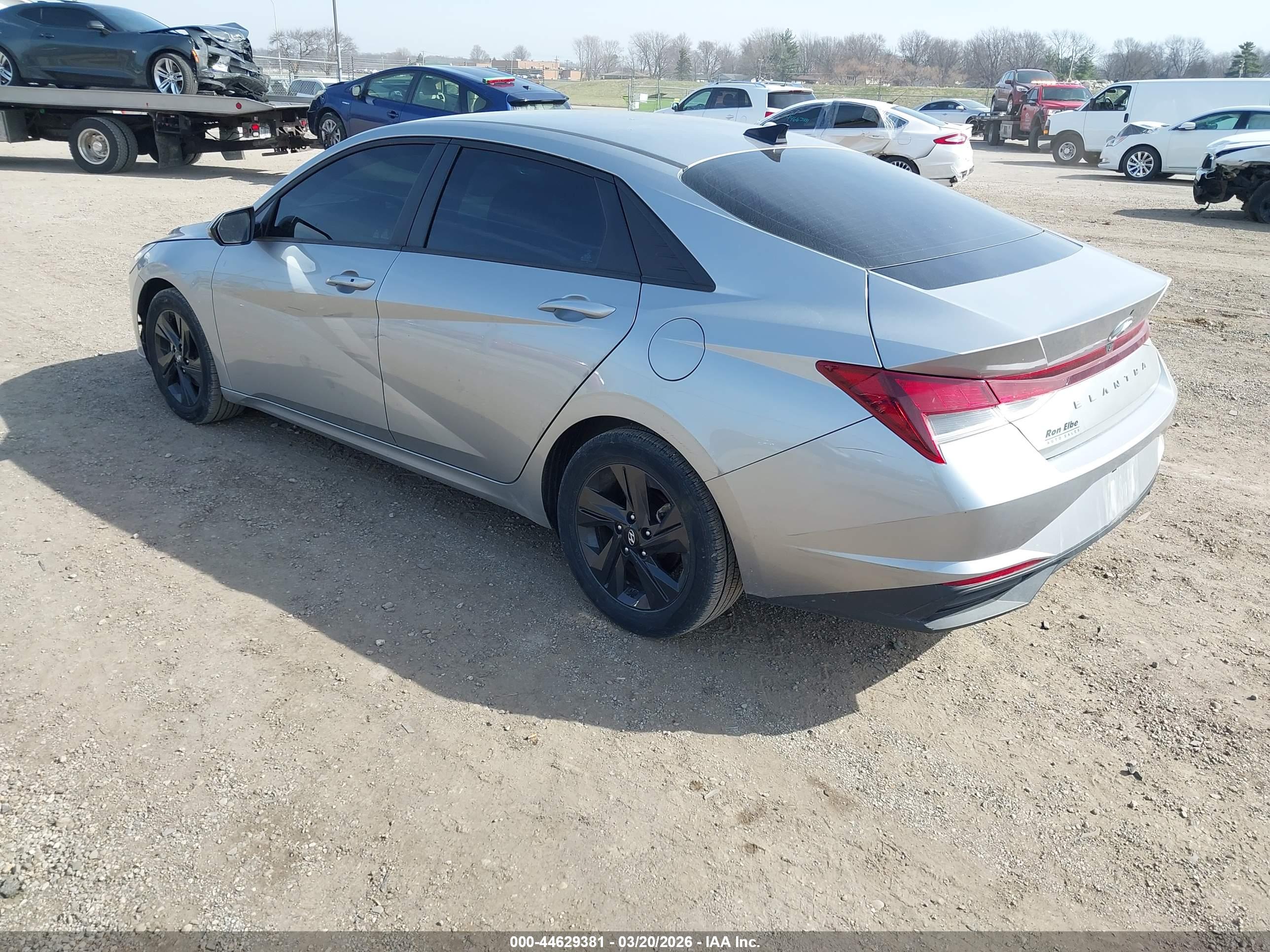HYUNDAI ELANTRA image 3