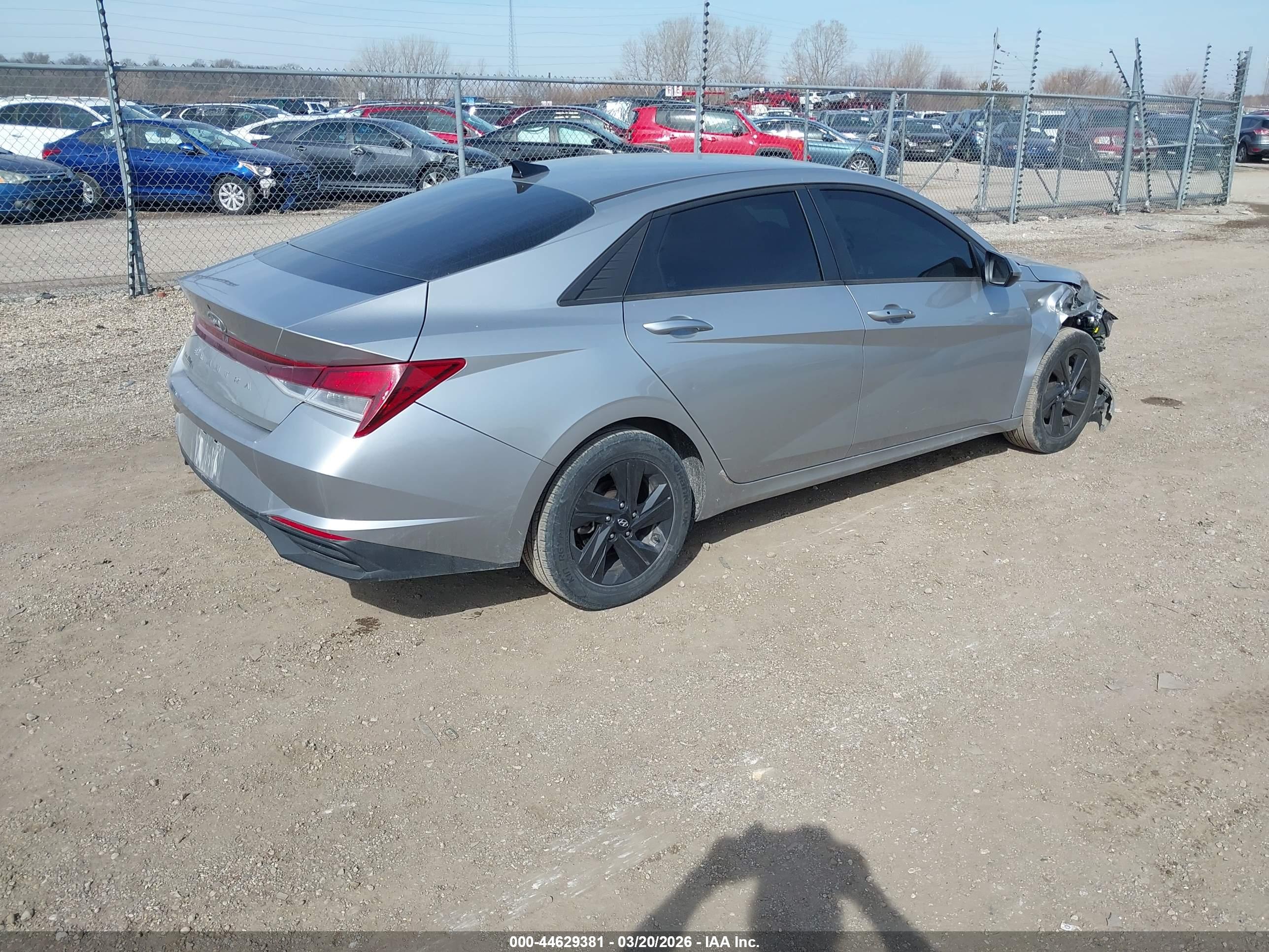 HYUNDAI ELANTRA image 4