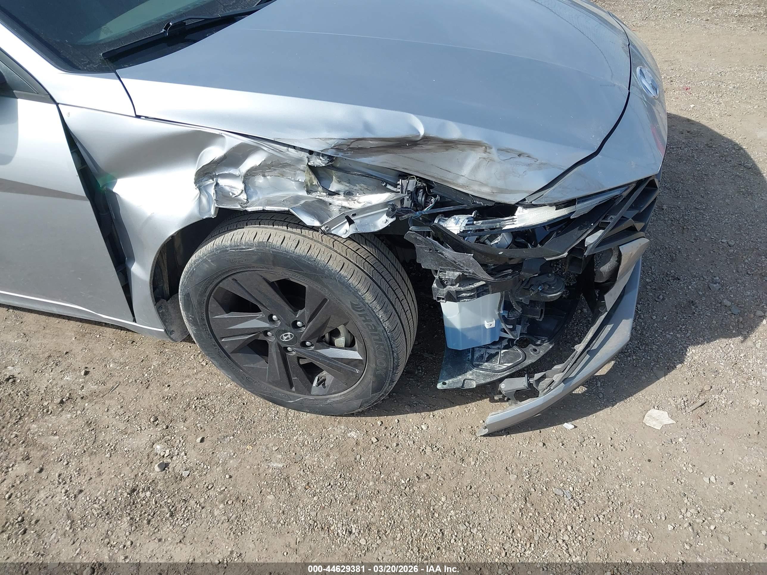 HYUNDAI ELANTRA image 6