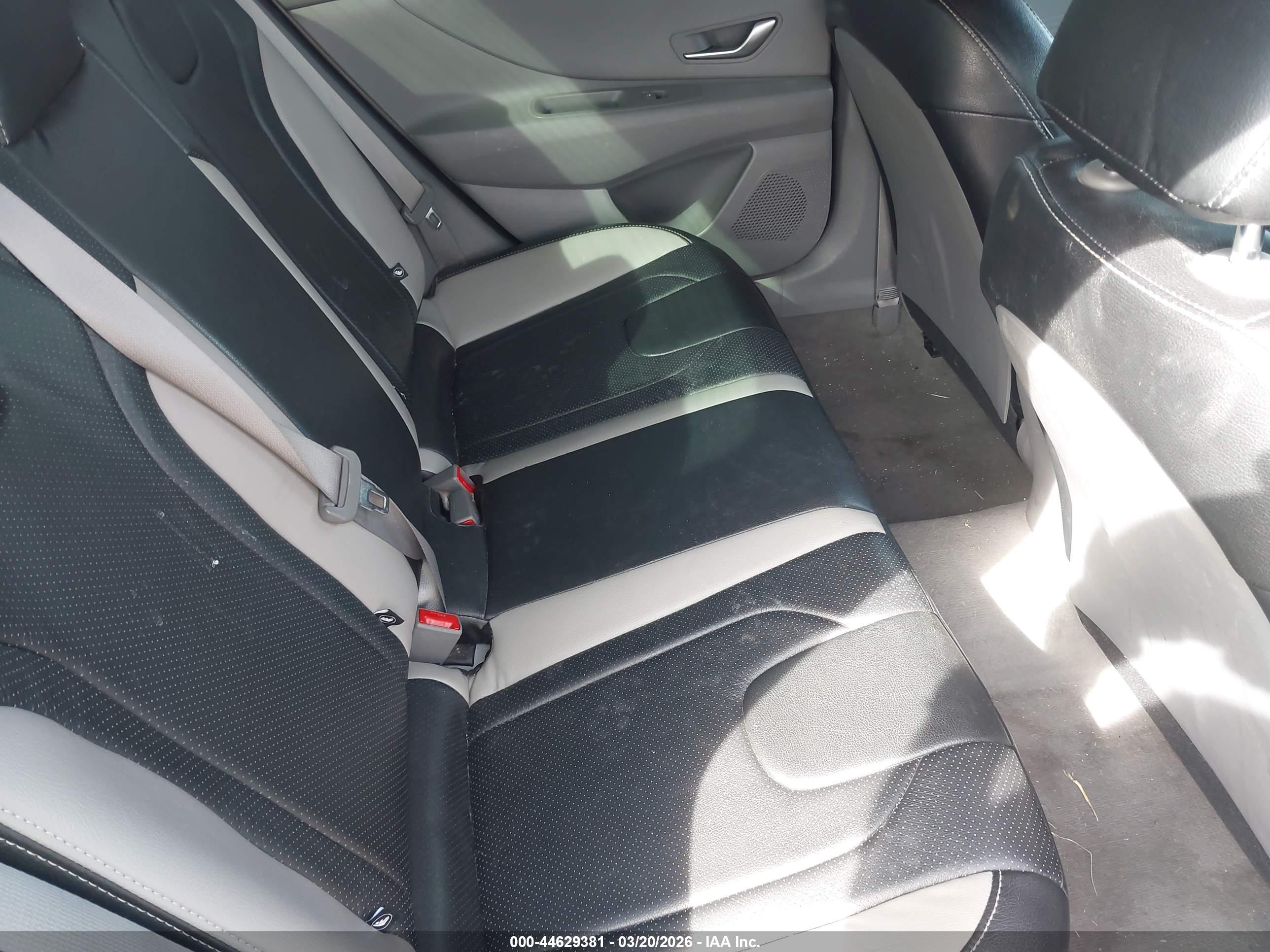 HYUNDAI ELANTRA image 8