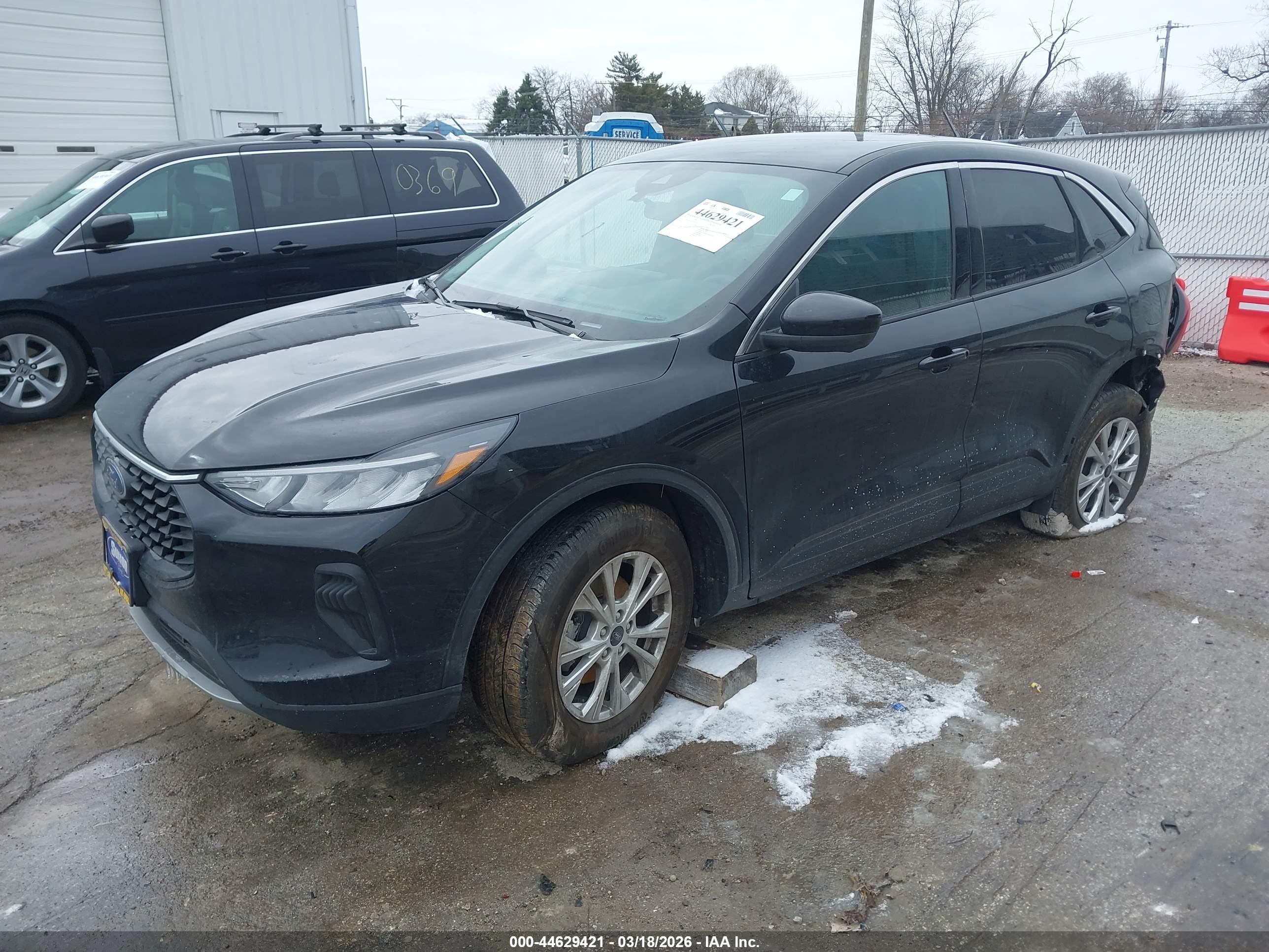 FORD ESCAPE image 2