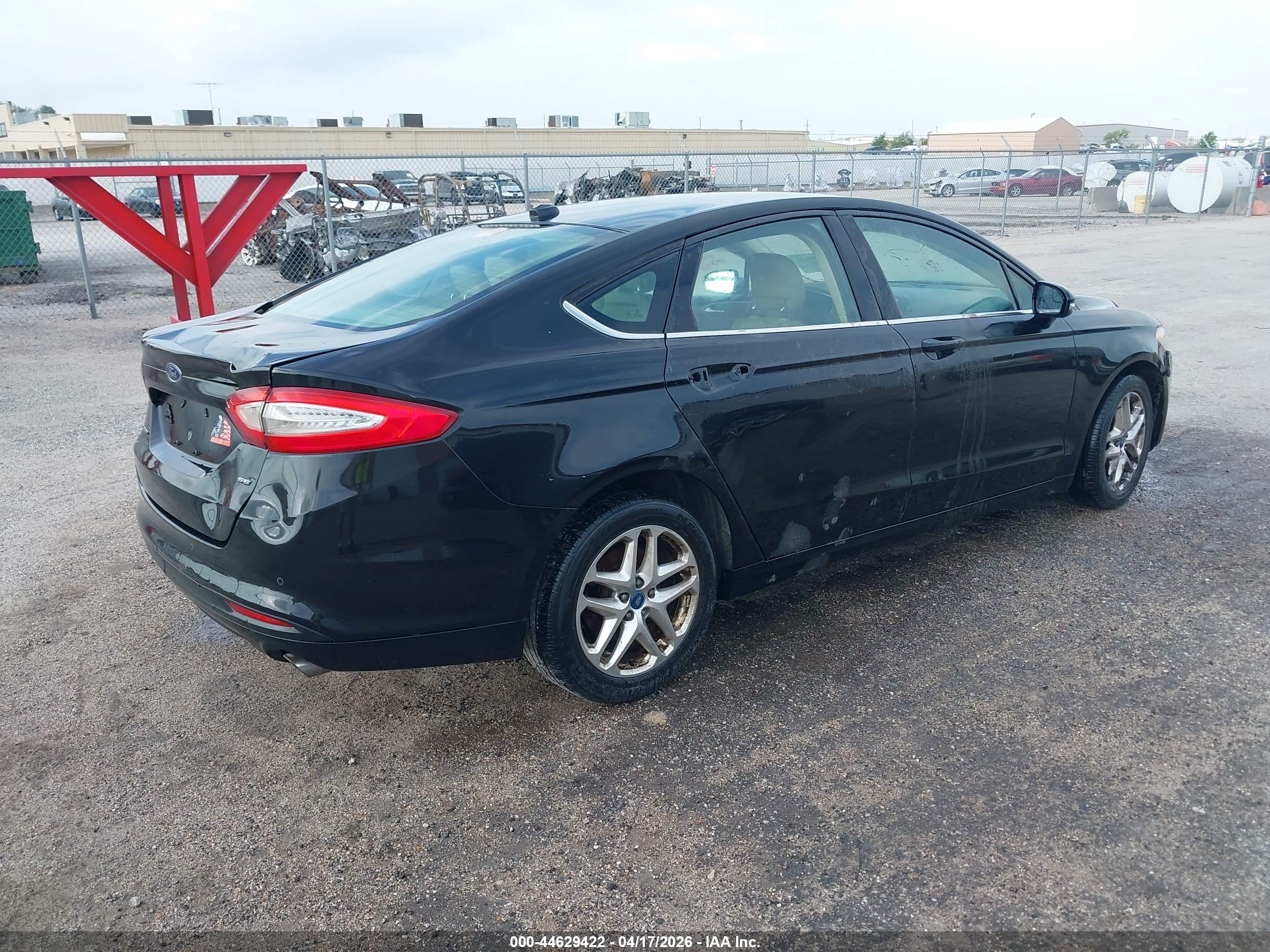 FORD FUSION image 4