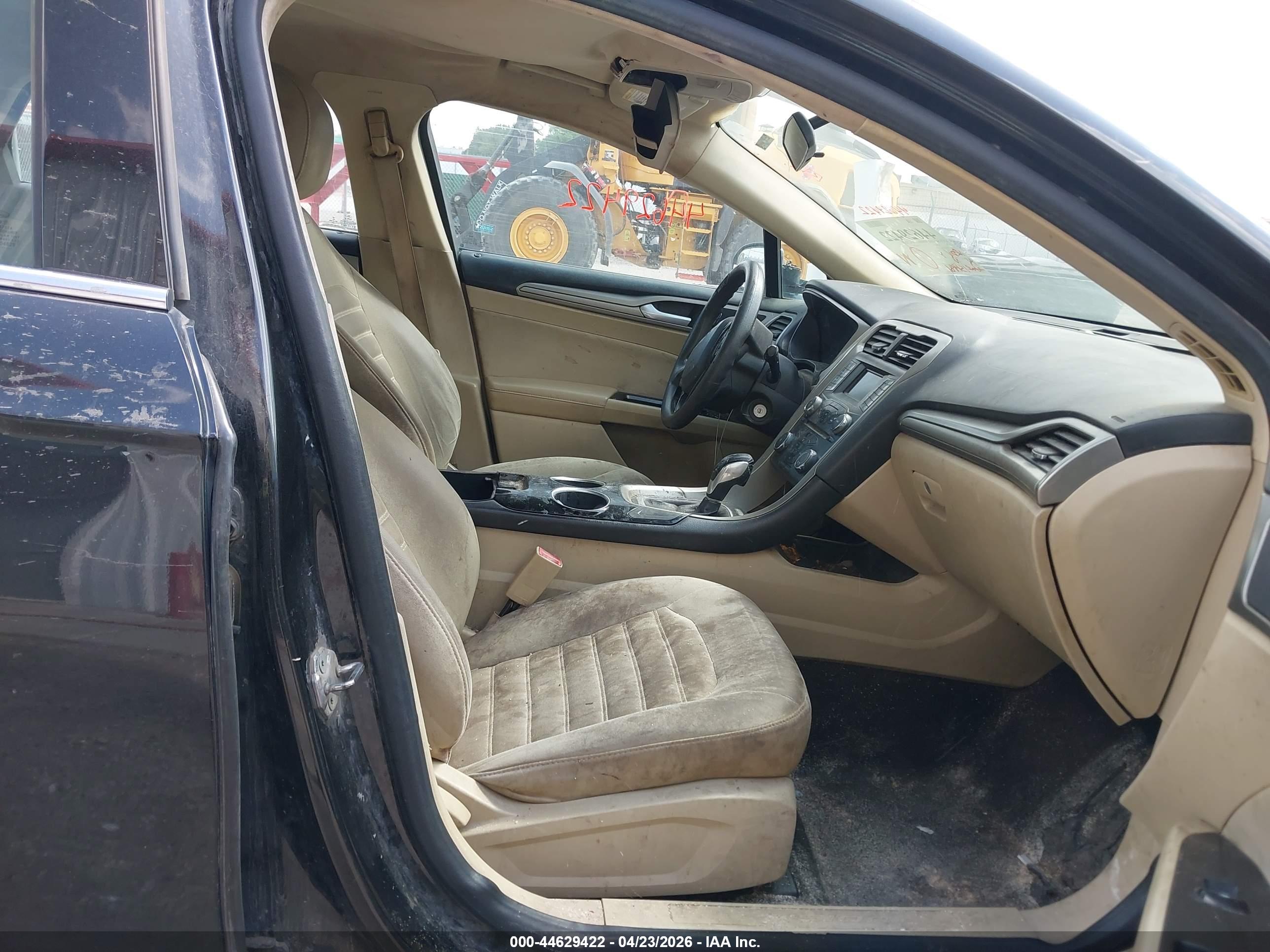 FORD FUSION image 5