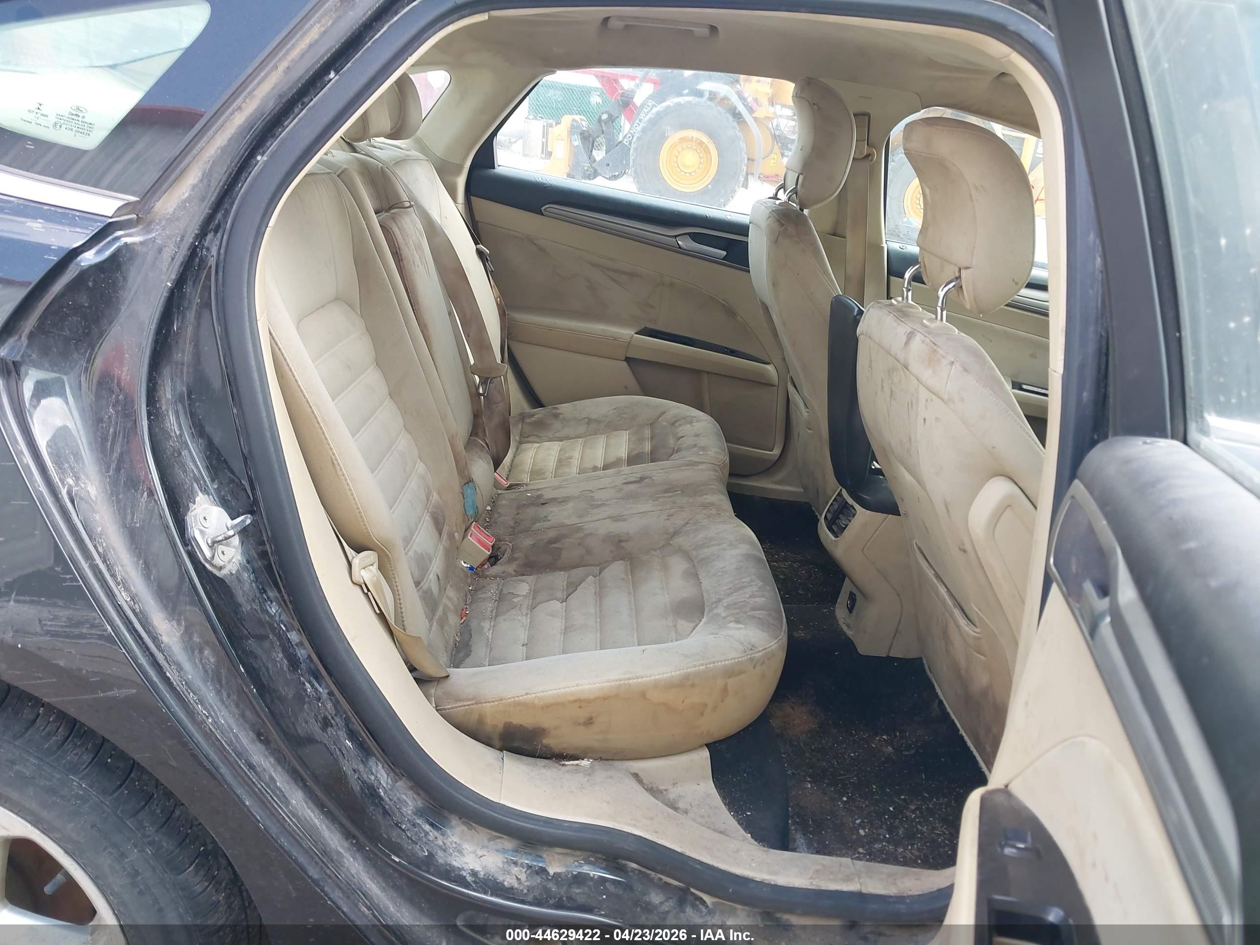 FORD FUSION image 8