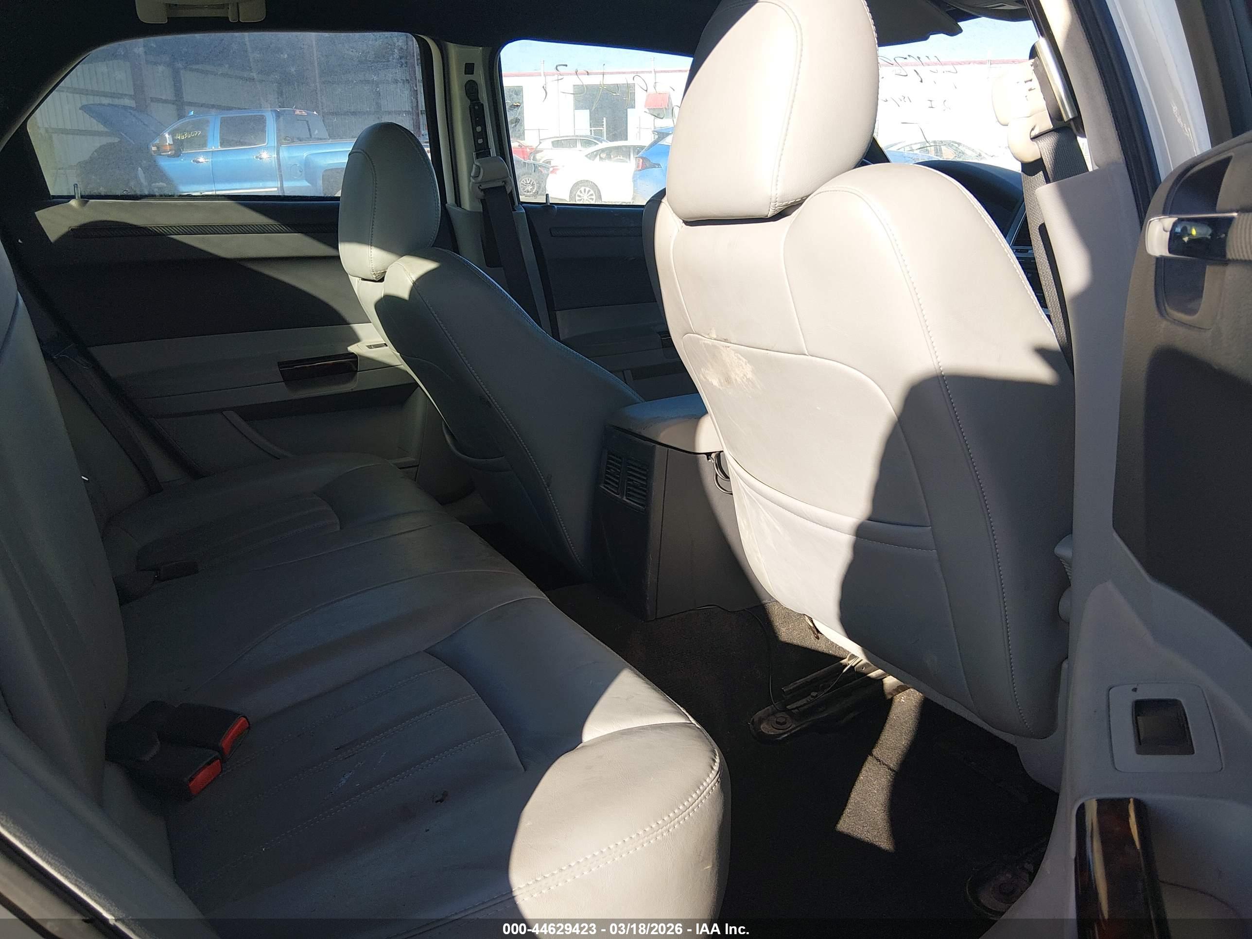 CHRYSLER 300C image 8
