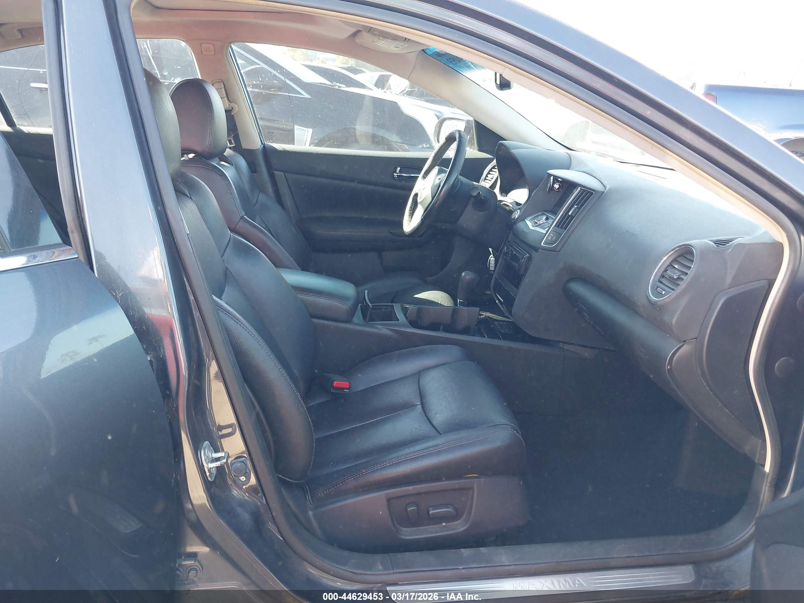 NISSAN MAXIMA image 5