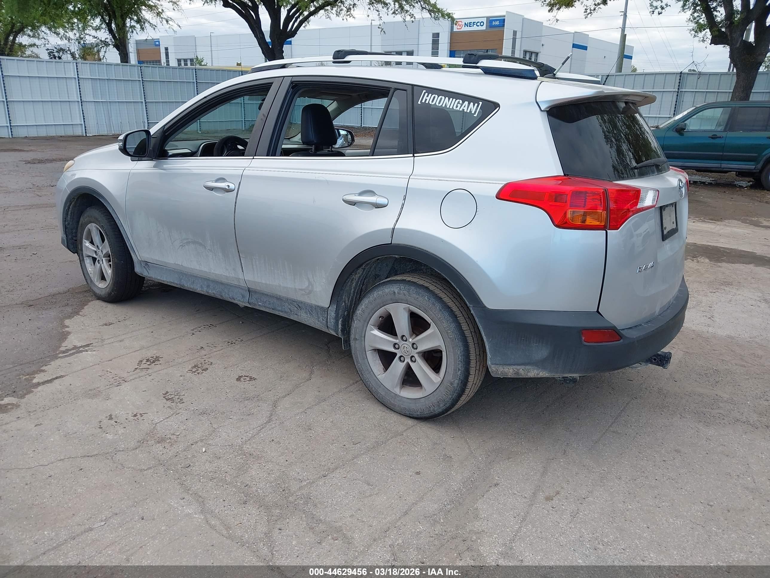 TOYOTA RAV4 image 3