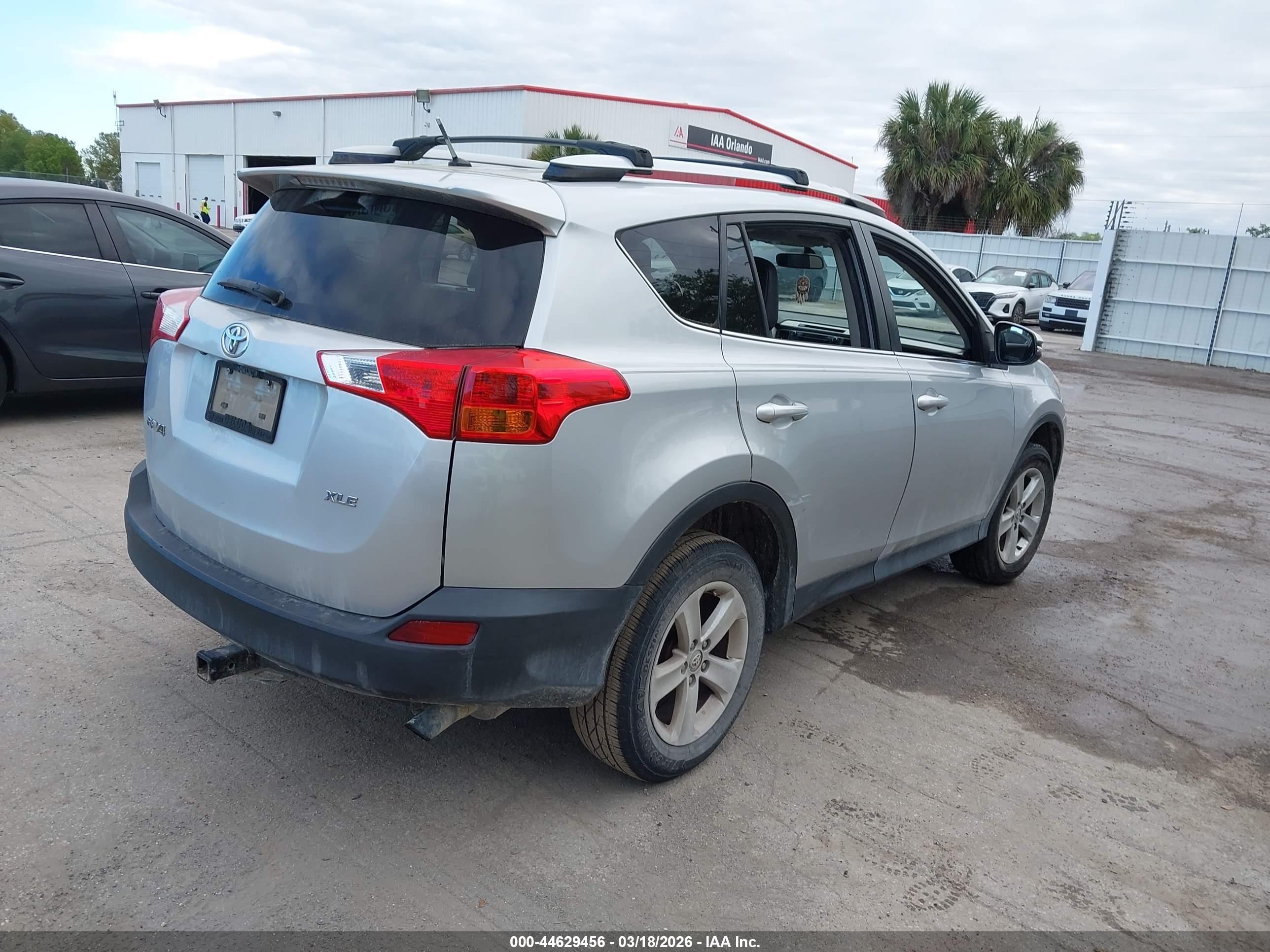 TOYOTA RAV4 image 4