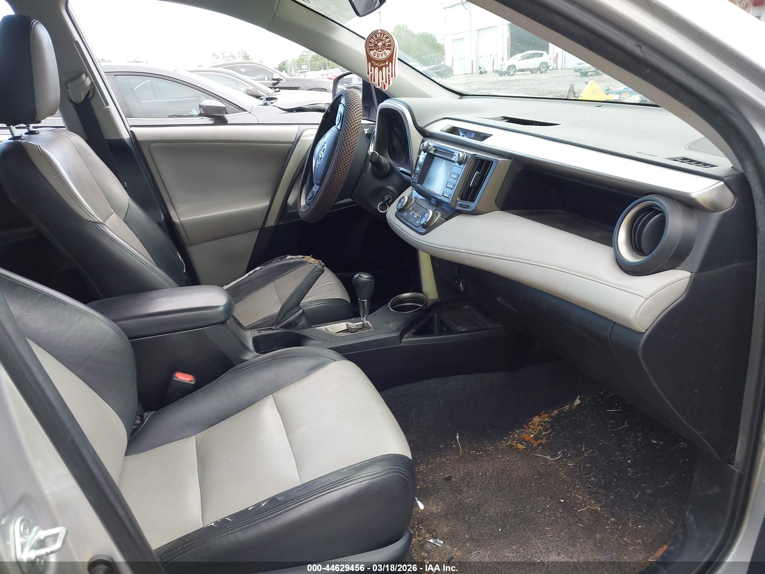 TOYOTA RAV4 image 5