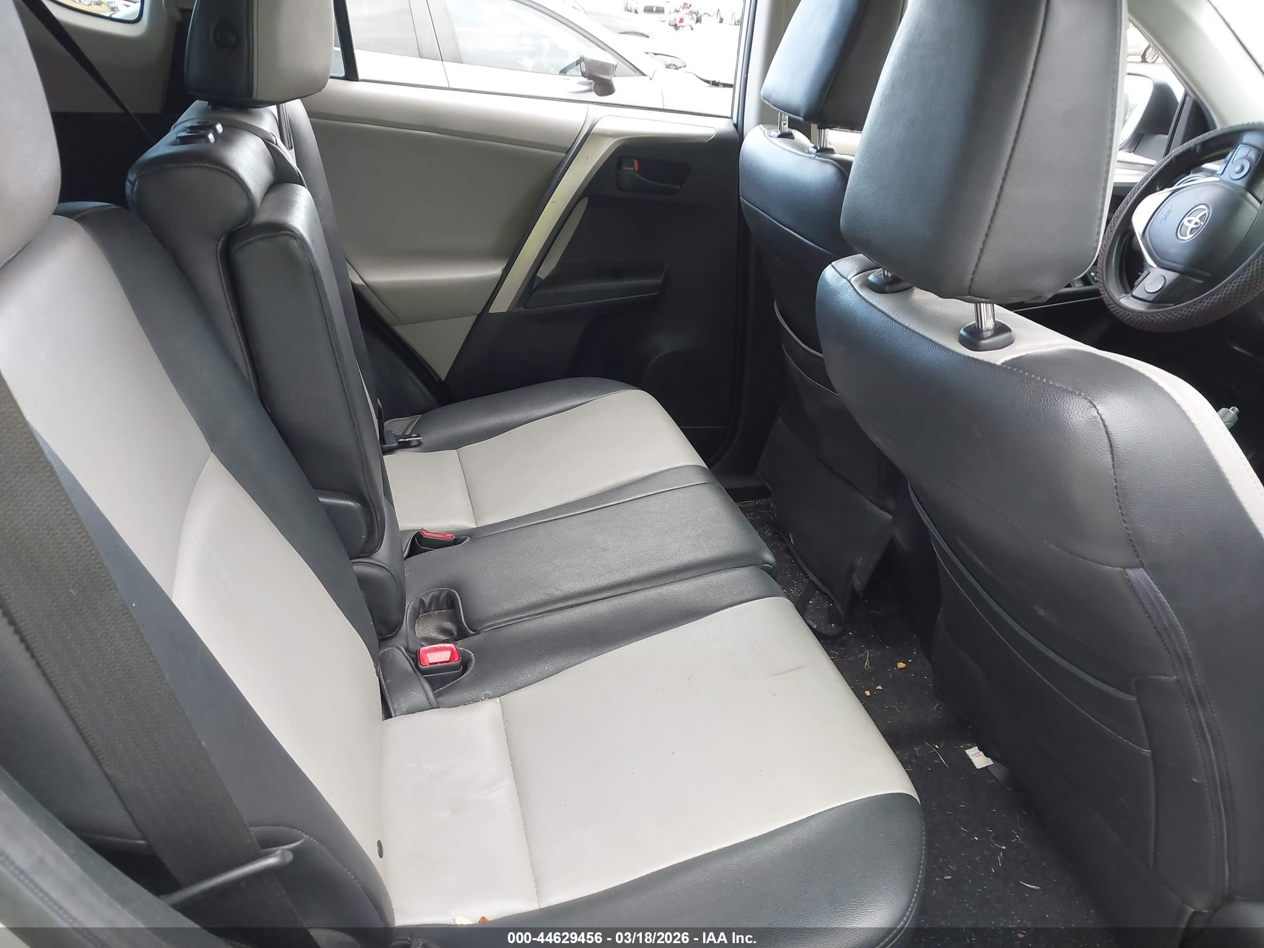 TOYOTA RAV4 image 8
