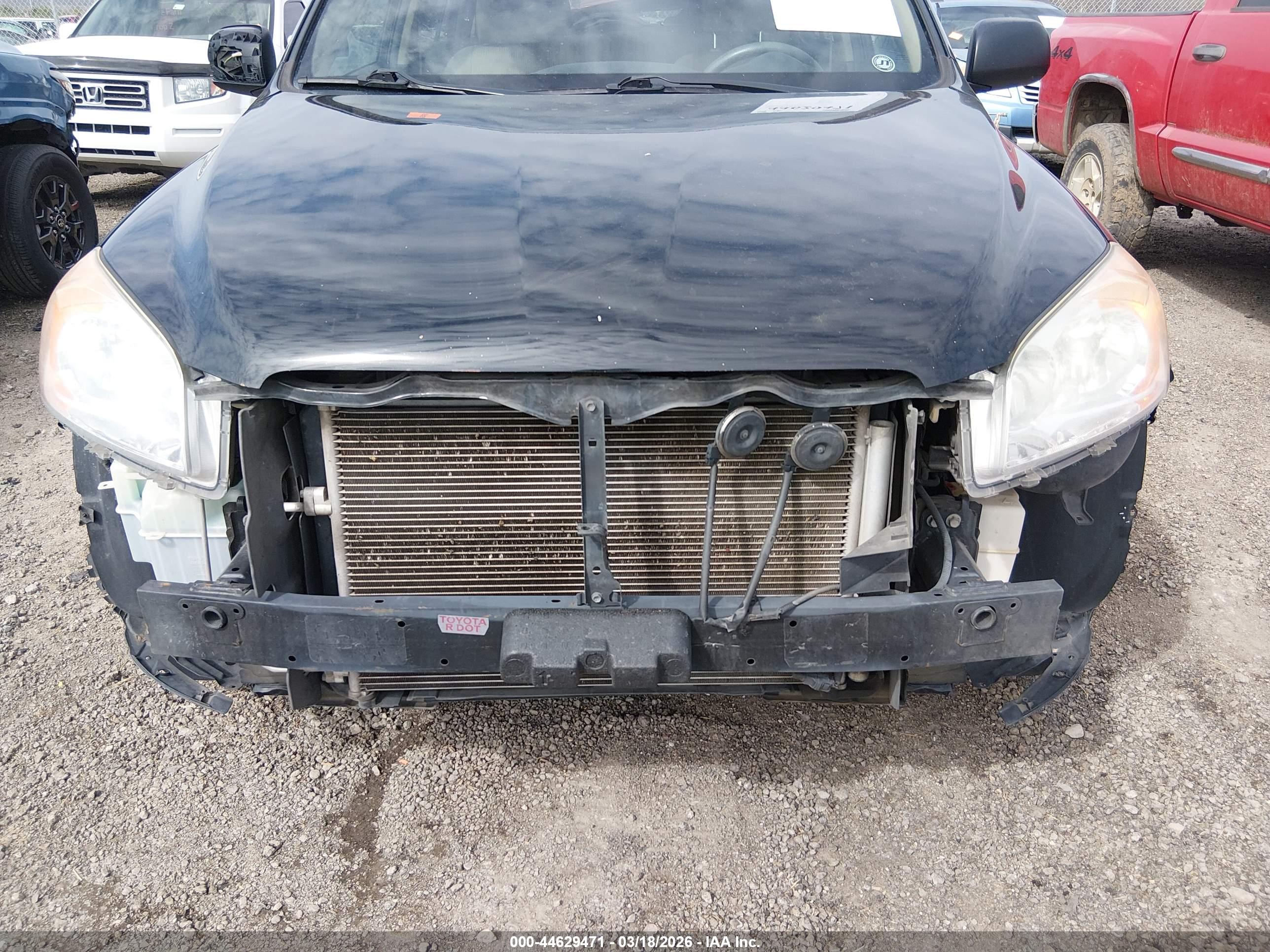 TOYOTA RAV4 image 6