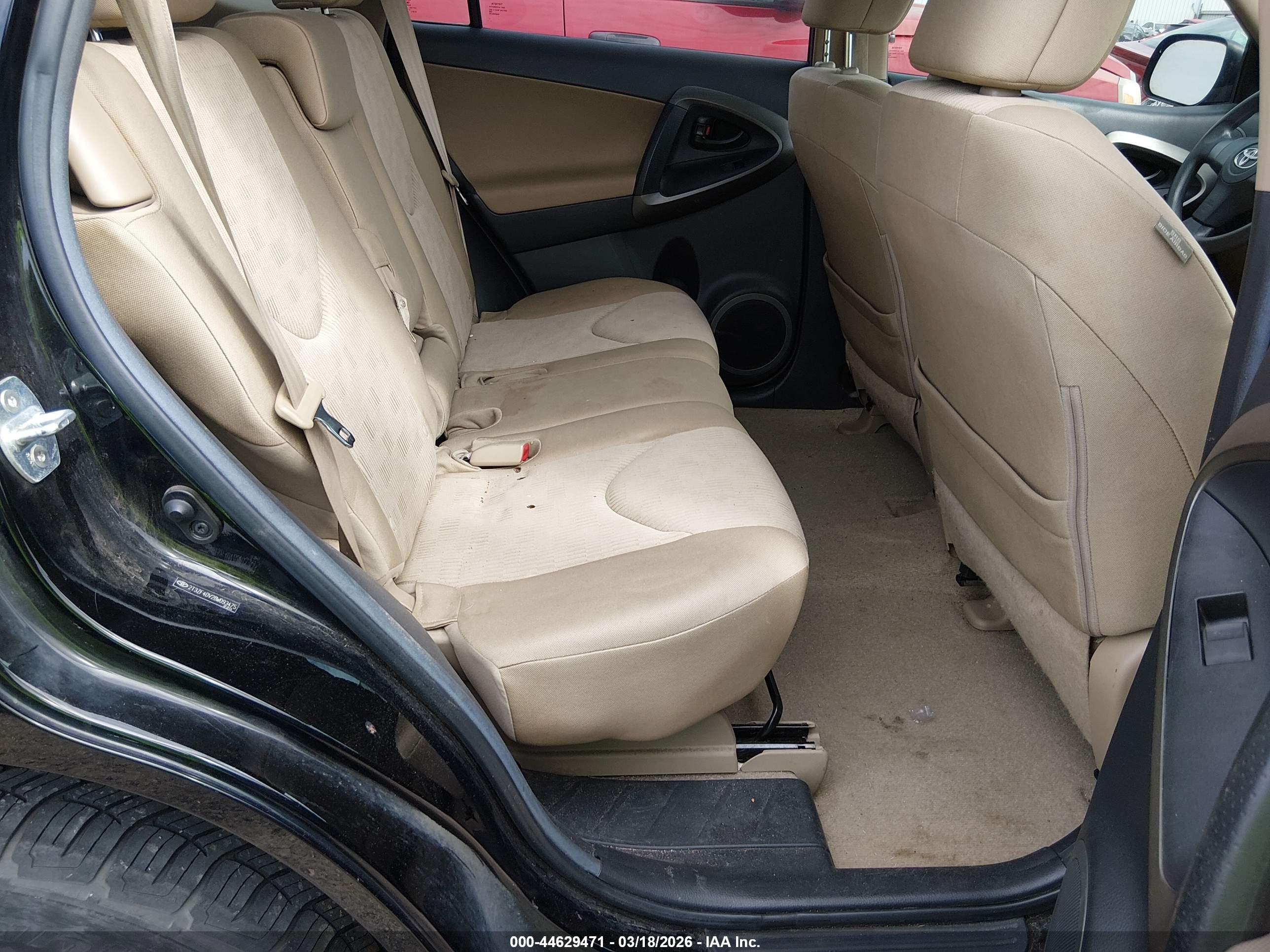 TOYOTA RAV4 image 8