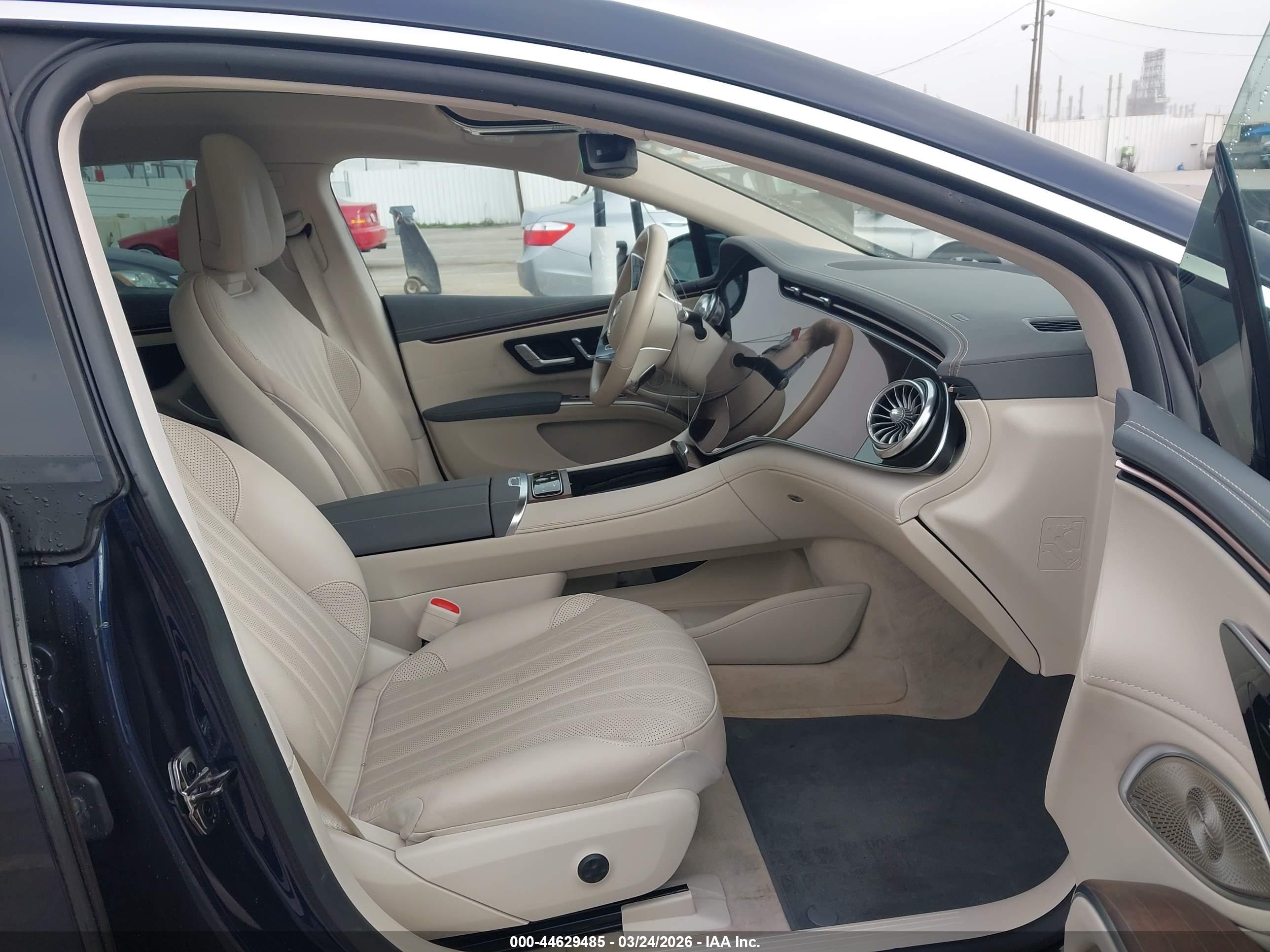 MERCEDES-BENZ EQS image 5