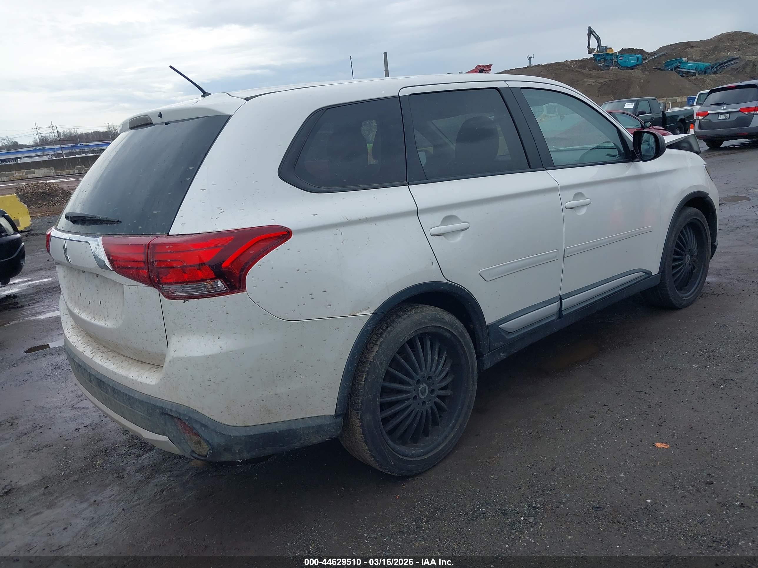 MITSUBISHI OUTLANDER image 4