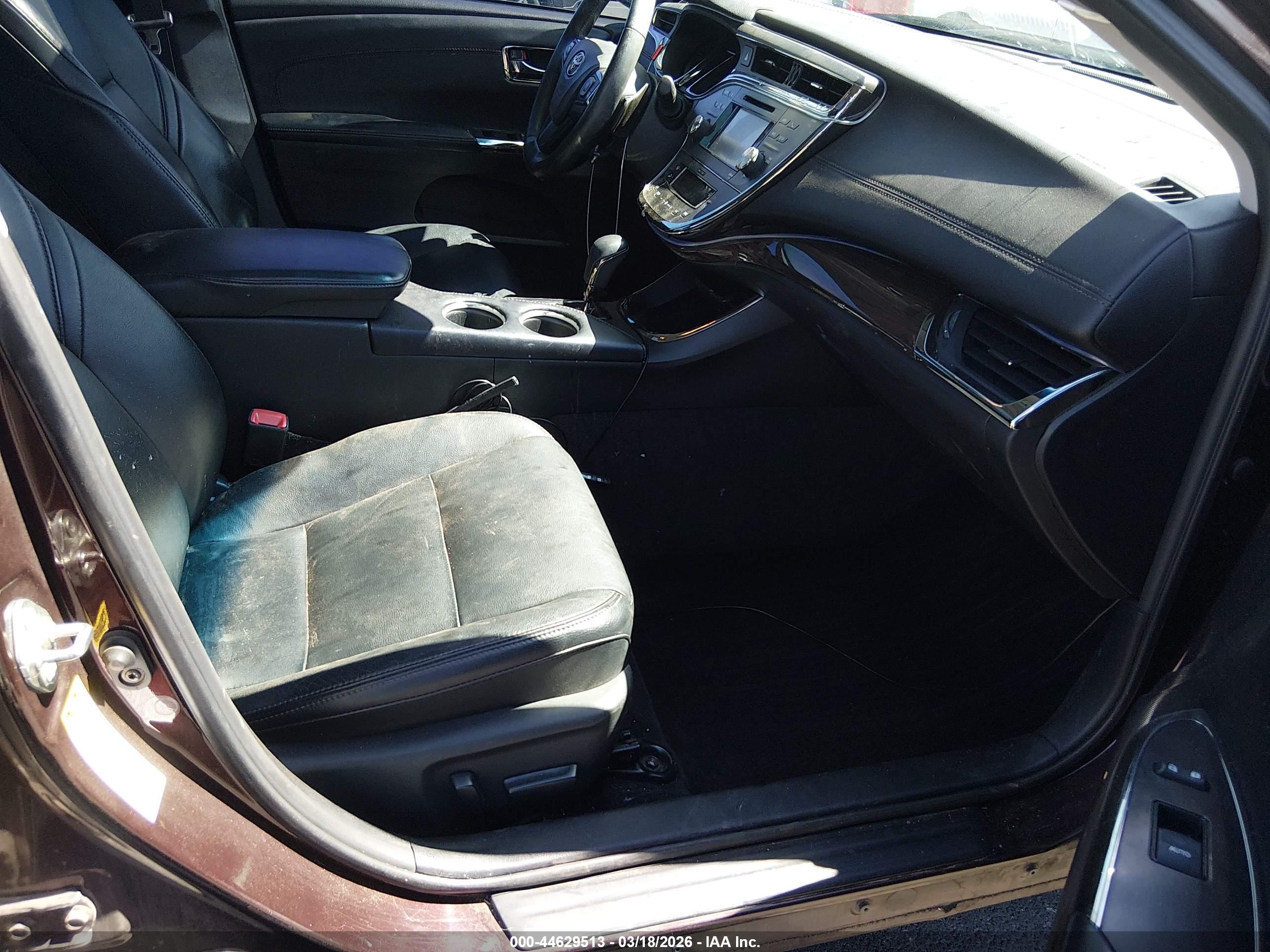 TOYOTA AVALON image 5