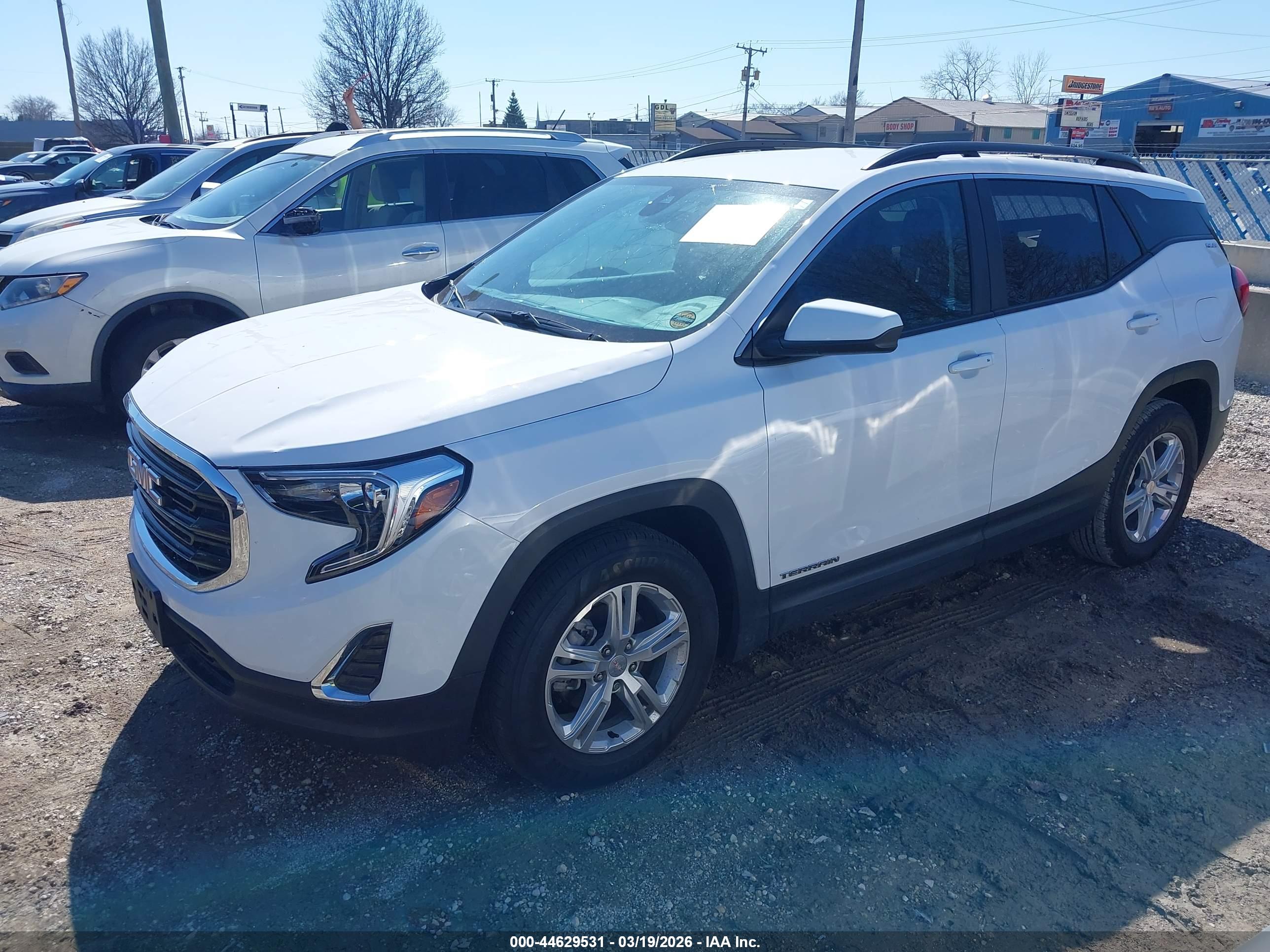 GMC TERRAIN image 2