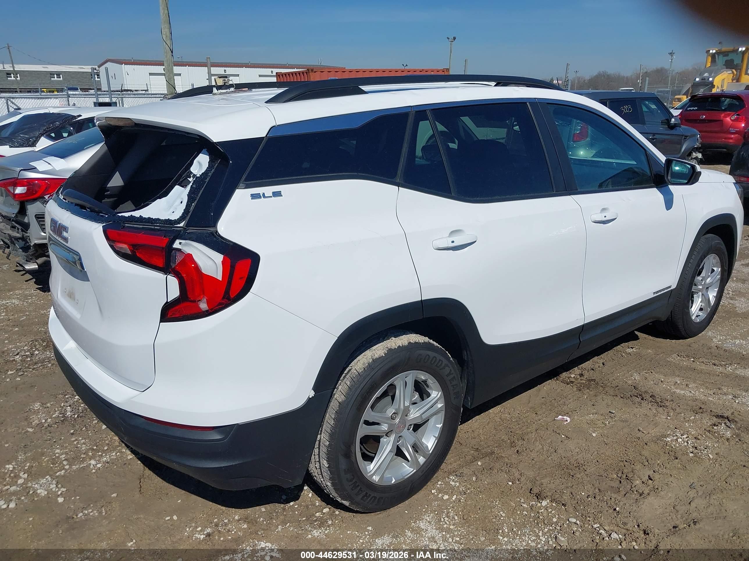 GMC TERRAIN image 4
