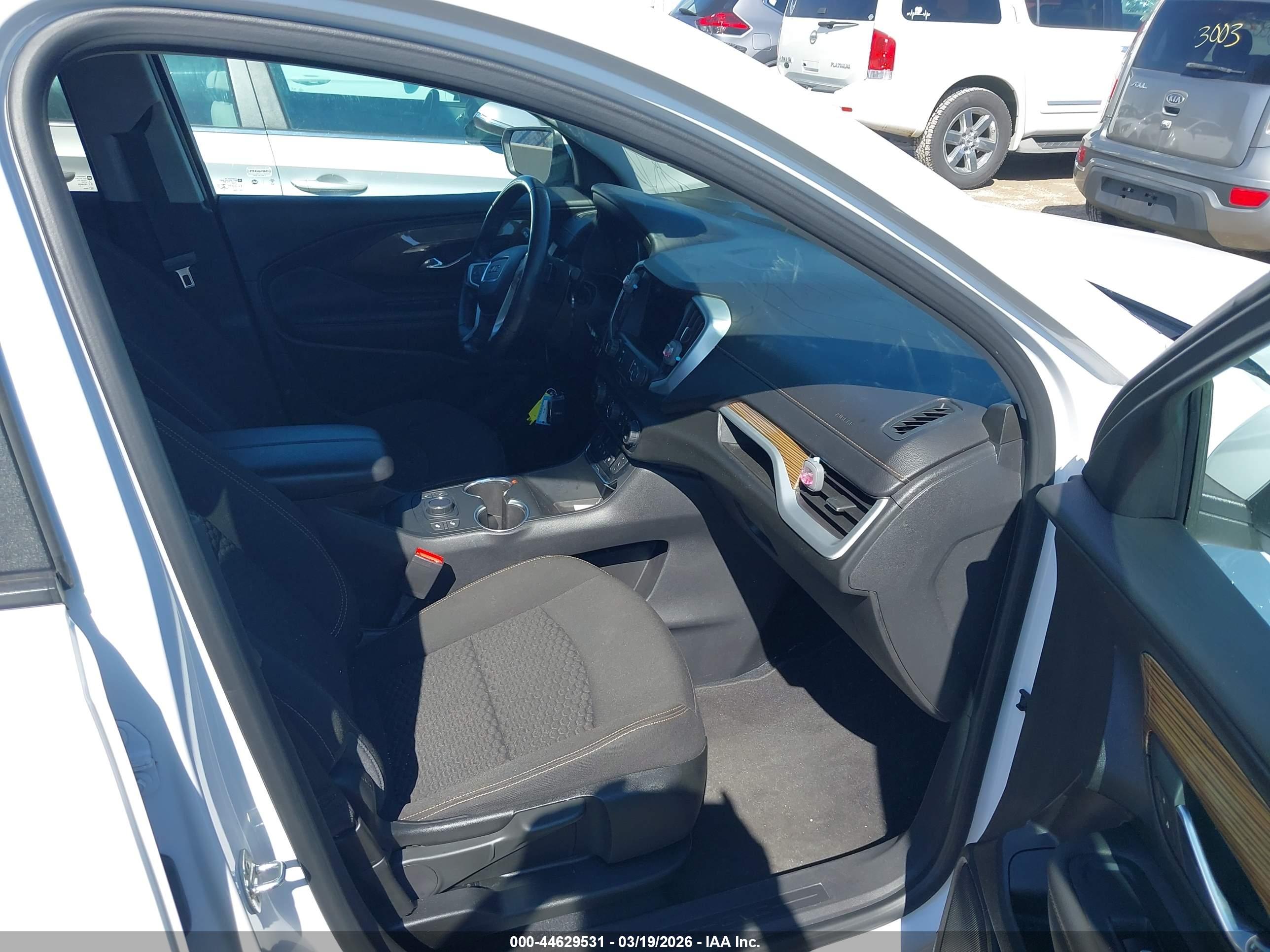 GMC TERRAIN image 5