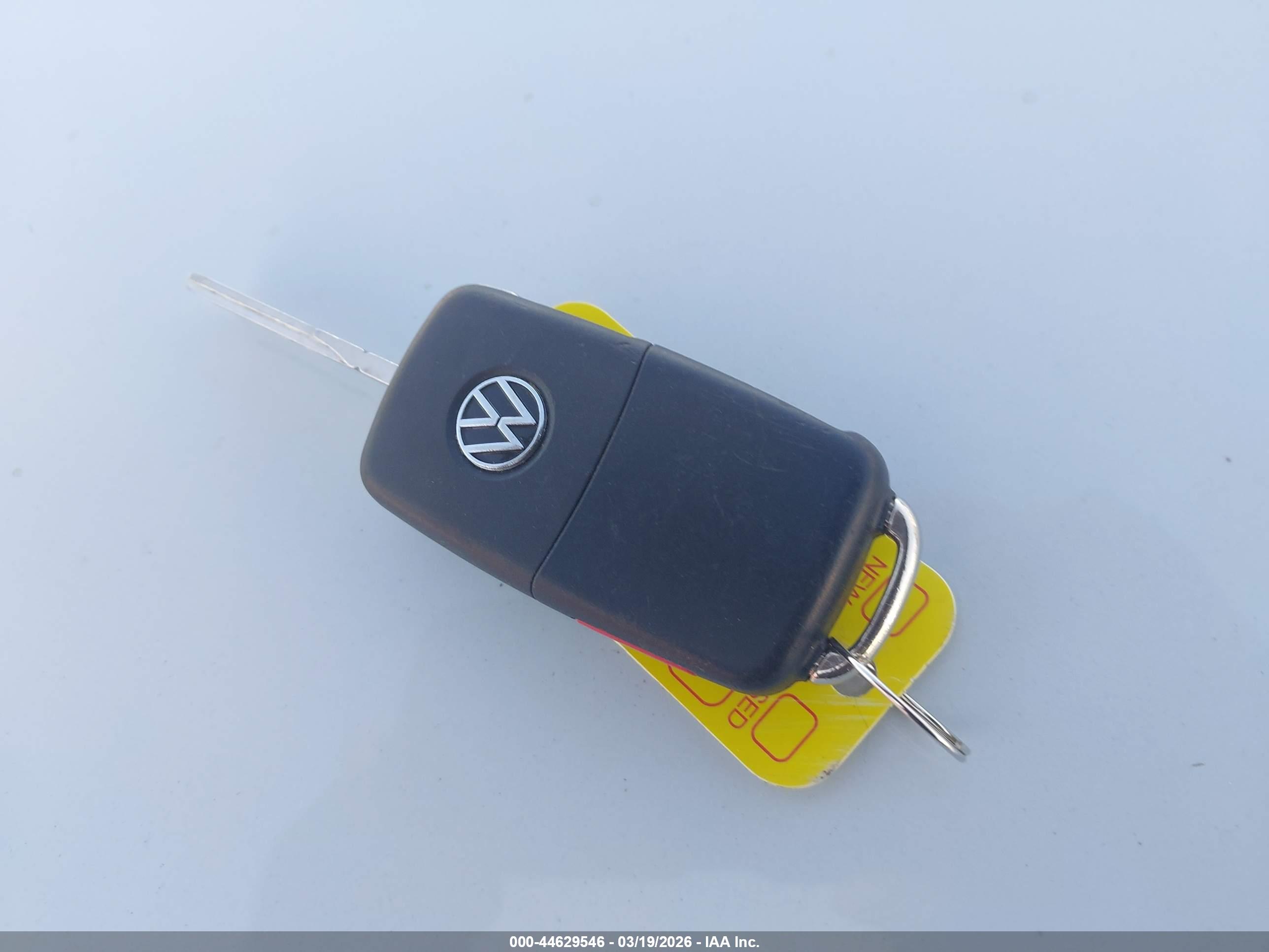 VOLKSWAGEN BEETLE image 11
