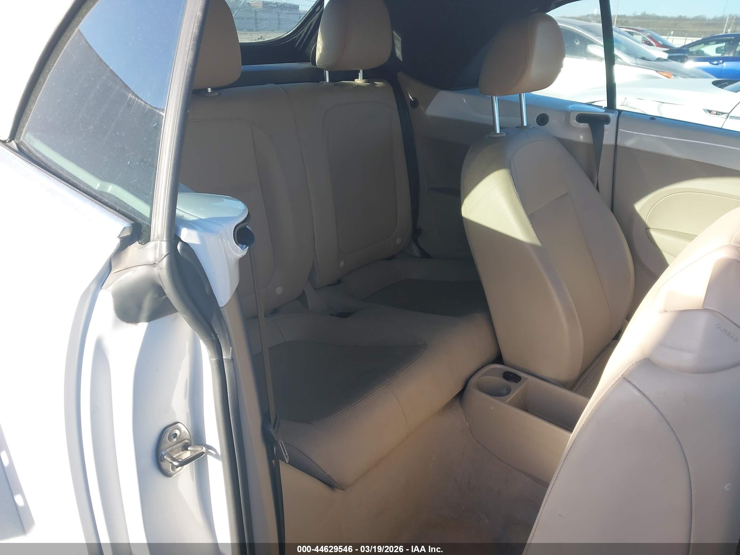 VOLKSWAGEN BEETLE image 8