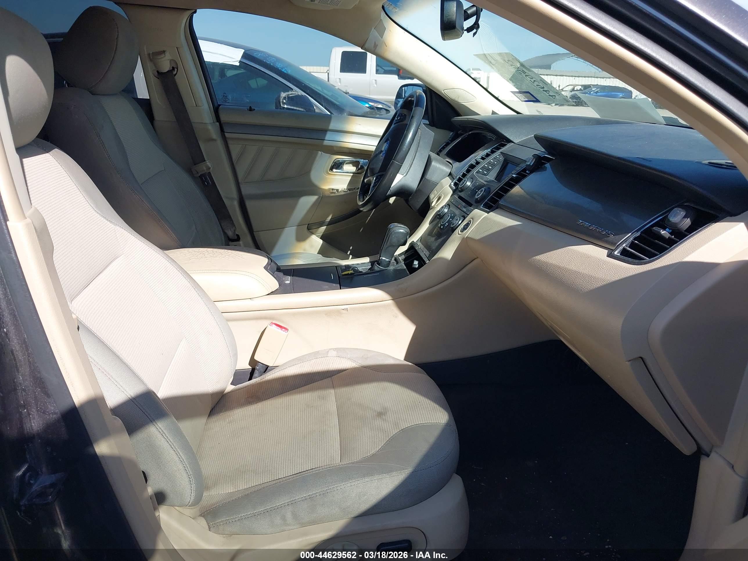 FORD TAURUS image 5