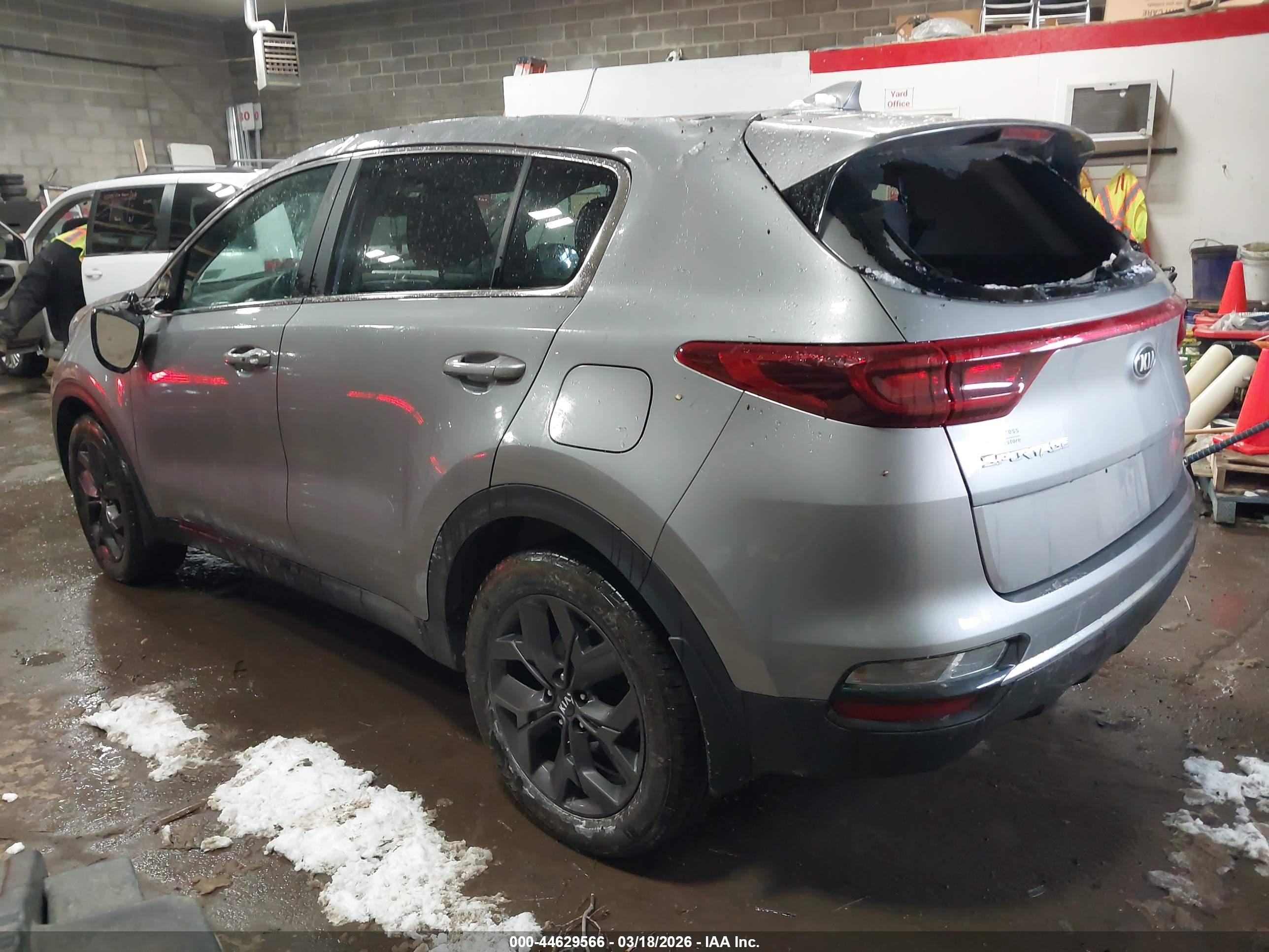 KIA SPORTAGE image 3