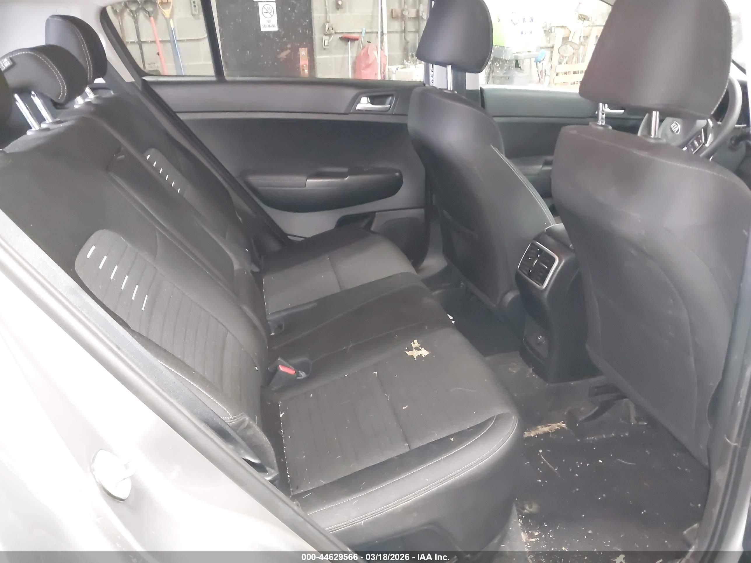 KIA SPORTAGE image 8
